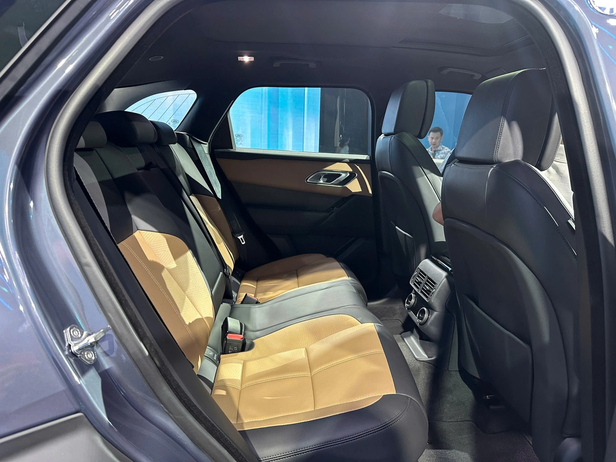 Land Rover Range Rover Velar 2026 18