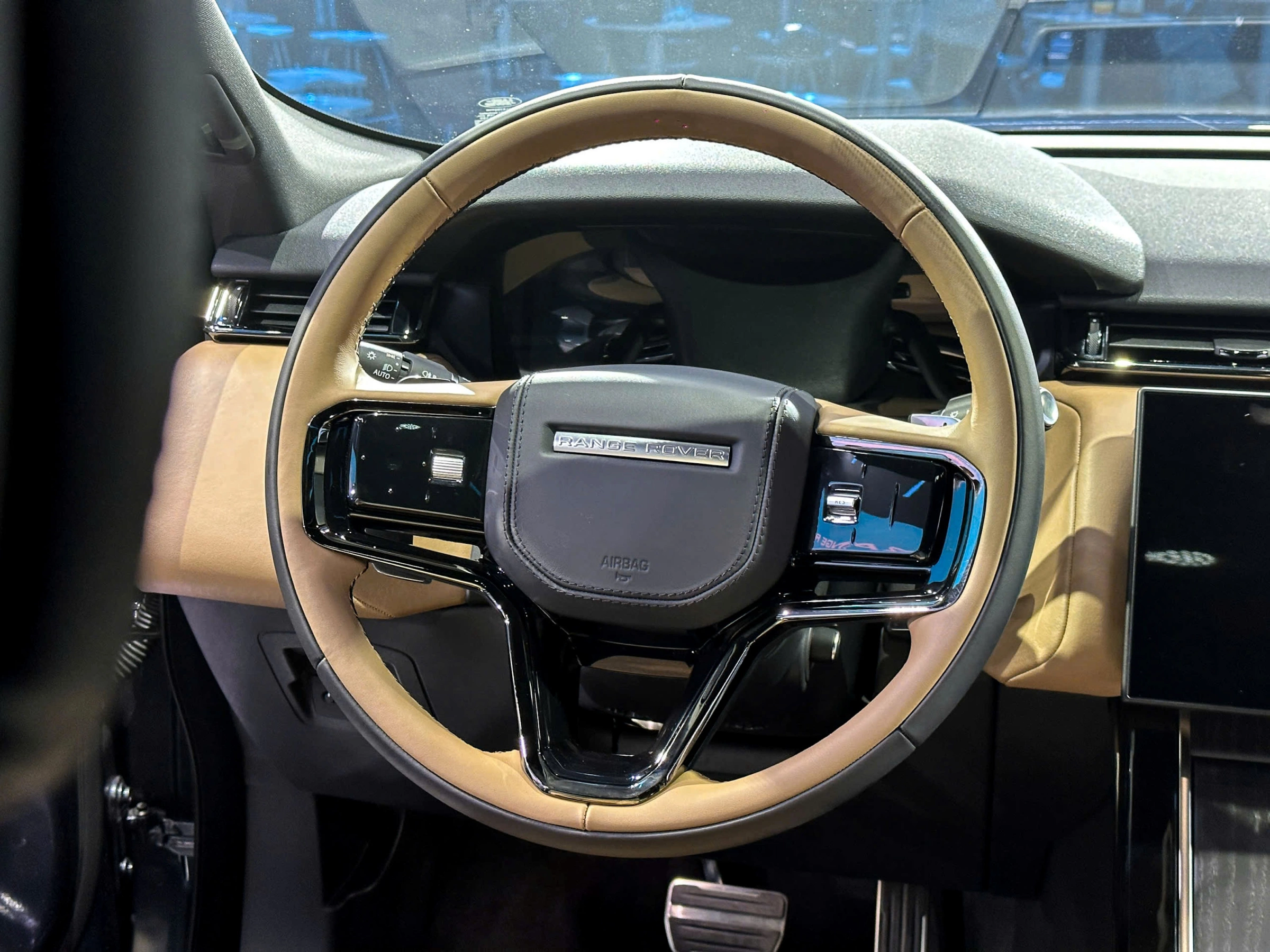 Land Rover Range Rover Velar 2026 17