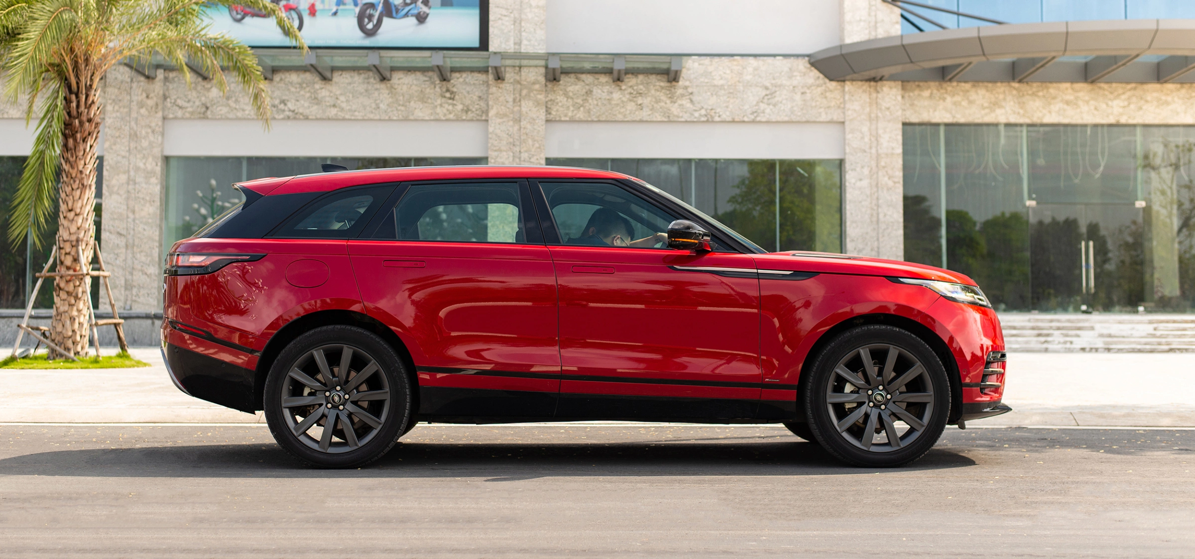 Land Rover Range Rover Velar 2026 3