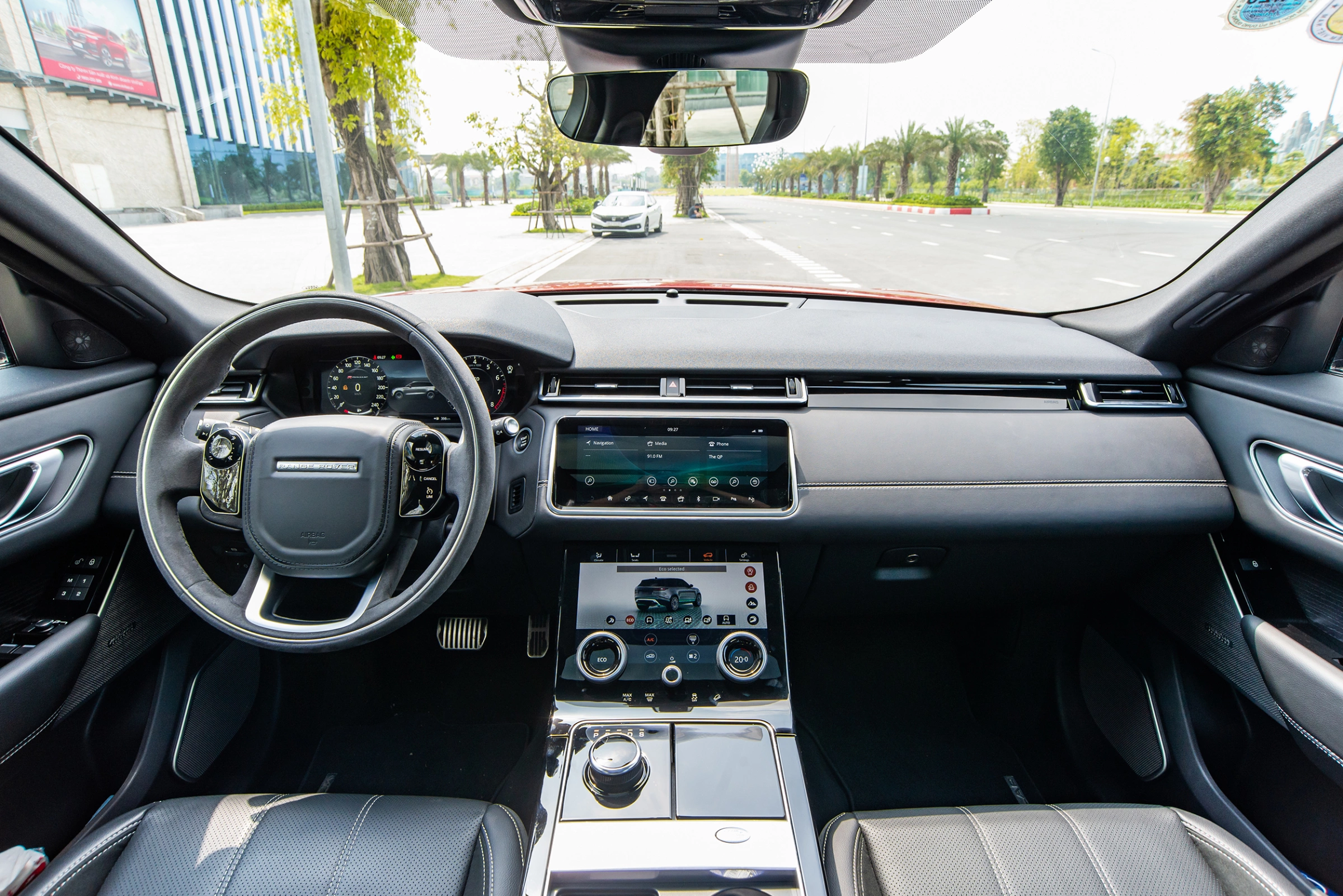 Land Rover Range Rover Velar 2026 8