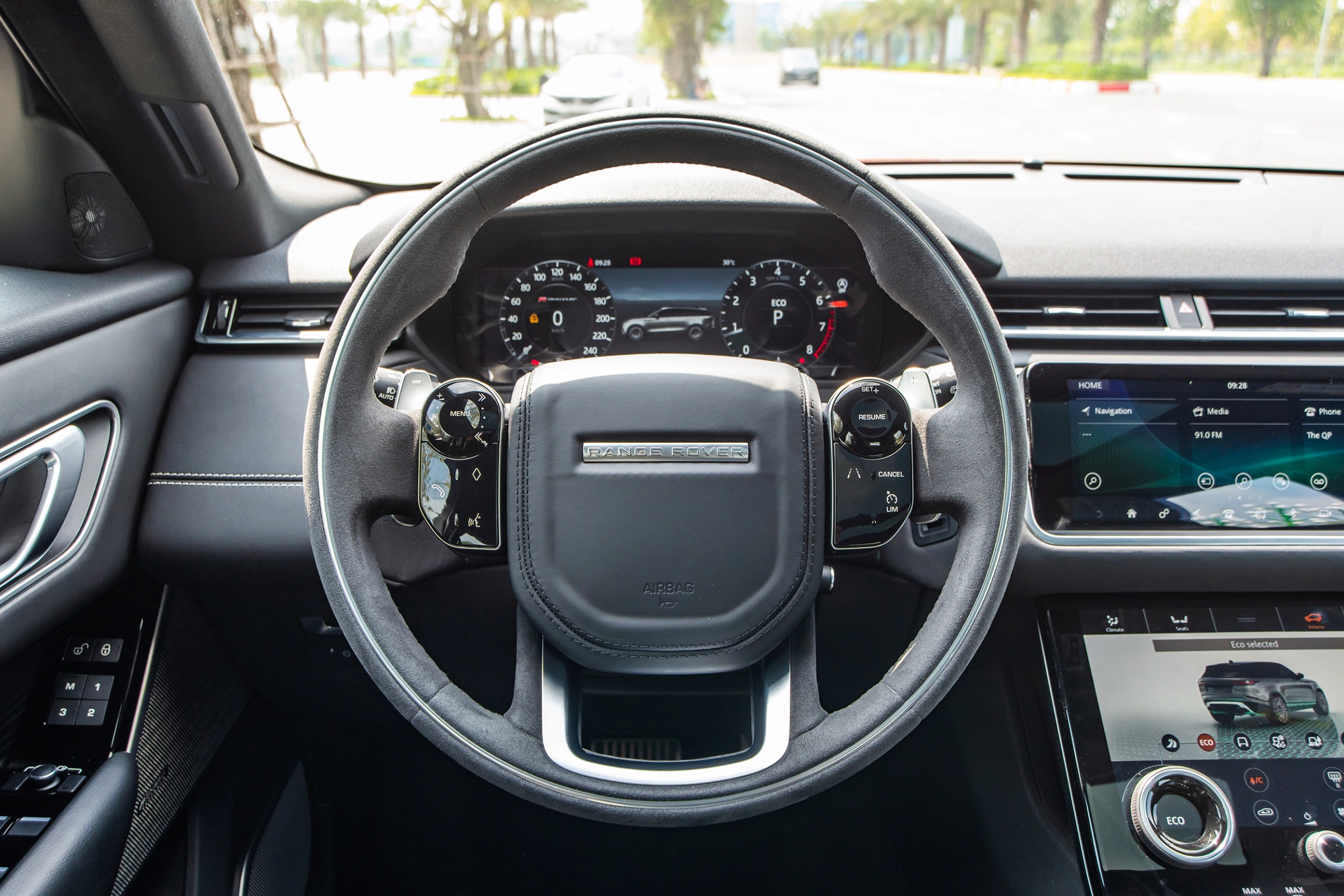 Land Rover Range Rover Velar 2026 9