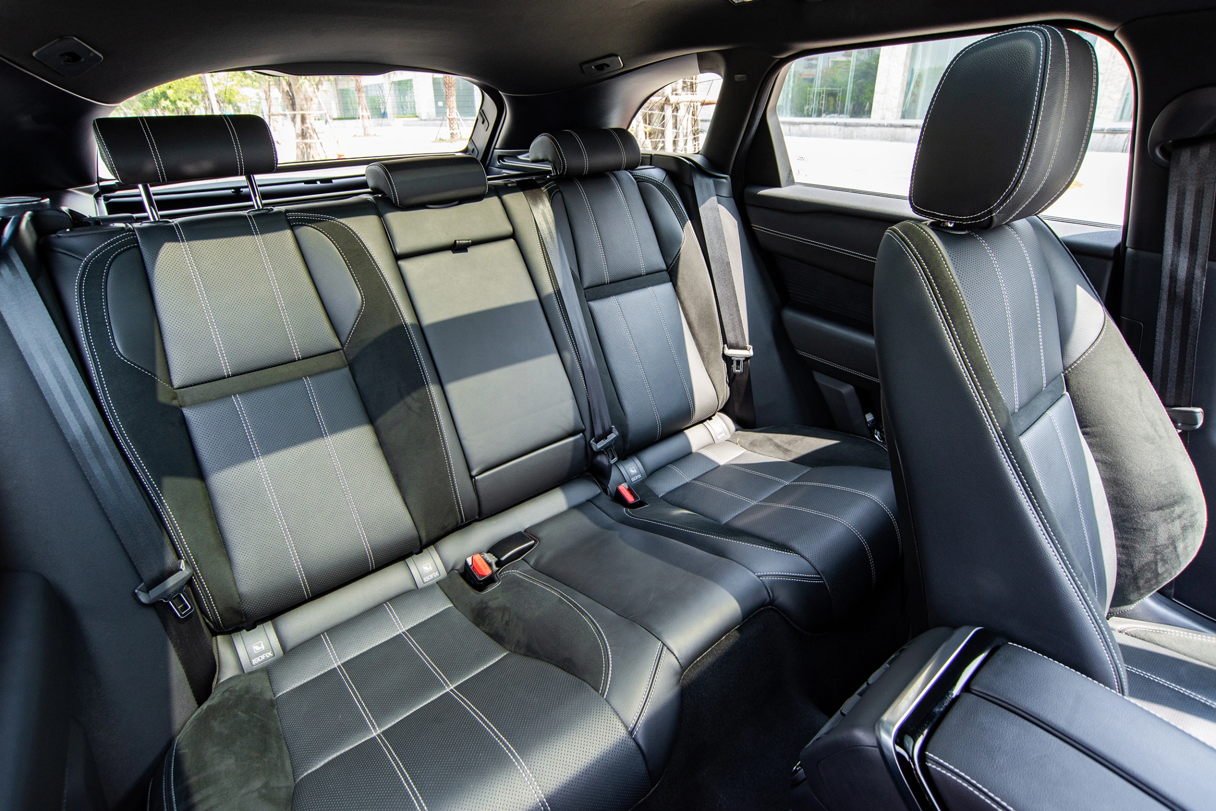Land Rover Range Rover Velar 2026 13