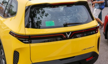 VinFast Limo Green 2026 45