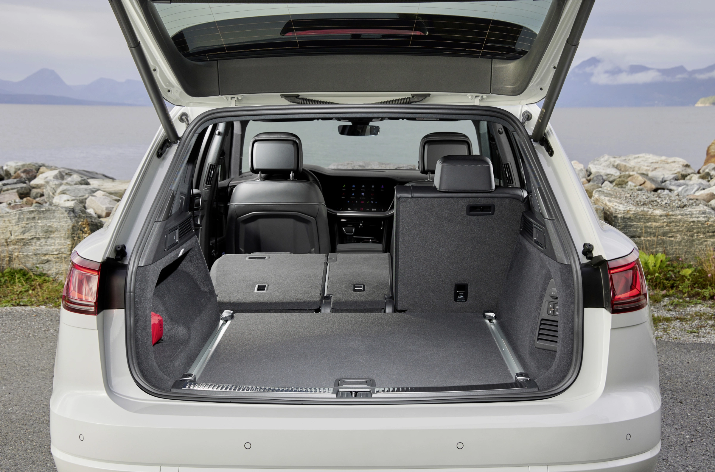 Volkswagen Touareg 2026 13