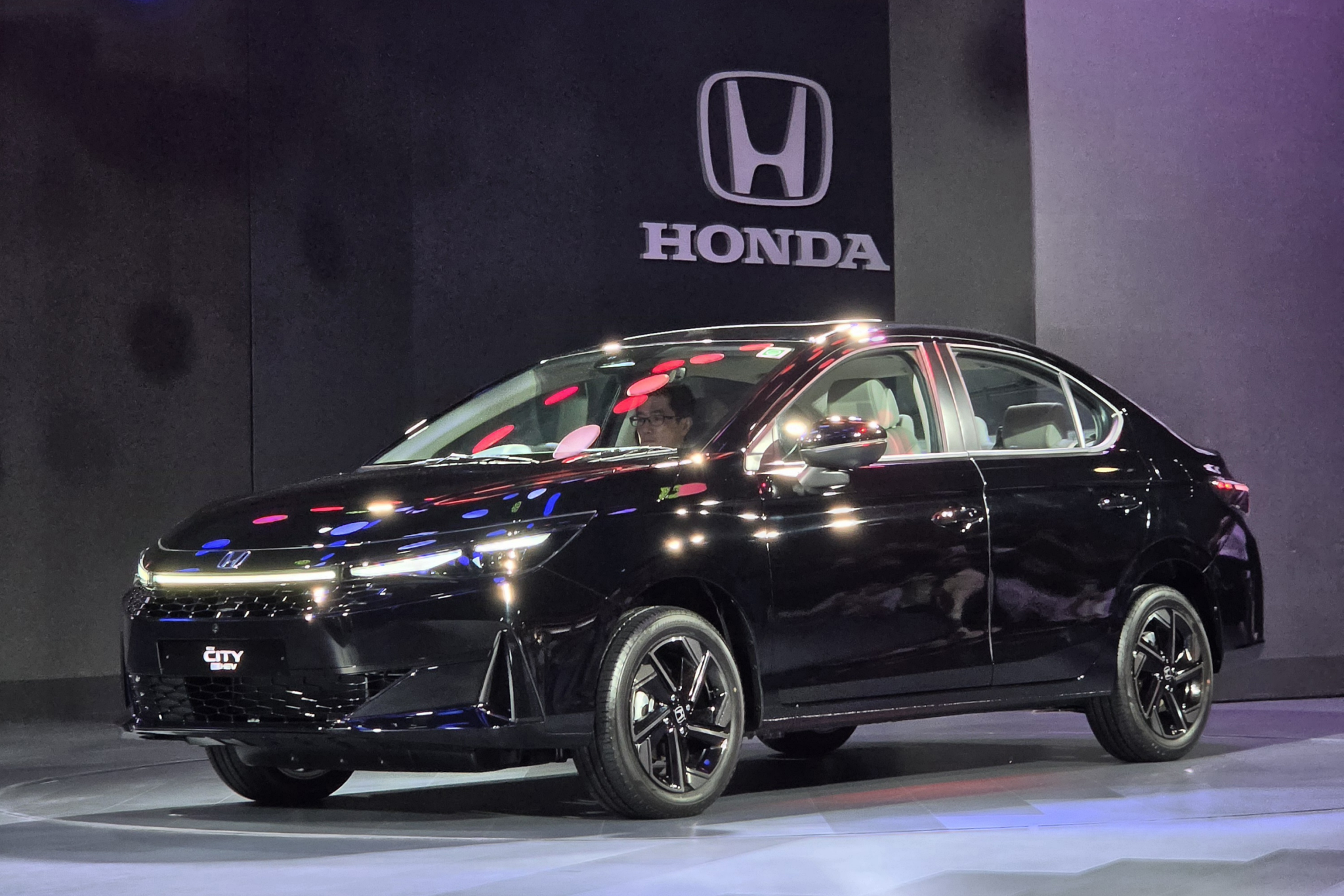 Honda City 2026 ra mắt Đông Nam Á: Đổ được xăng E20, chờ về Việt Nam đối đầu Vios, Accent