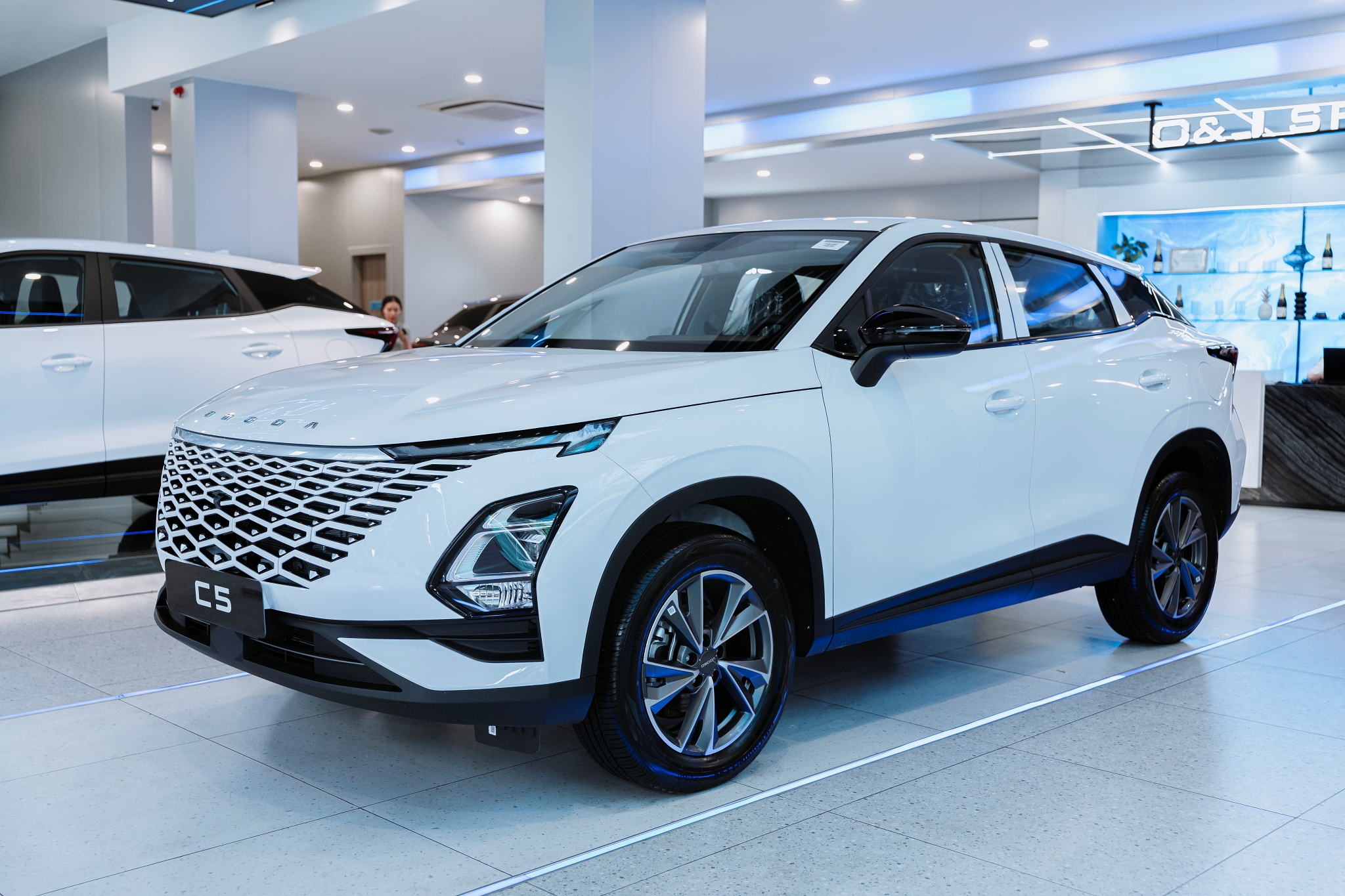 CUV cỡ B+ Trung Quốc có giá chưa tới 480 triệu đồng, thêm ADAS và kính 2 lớp