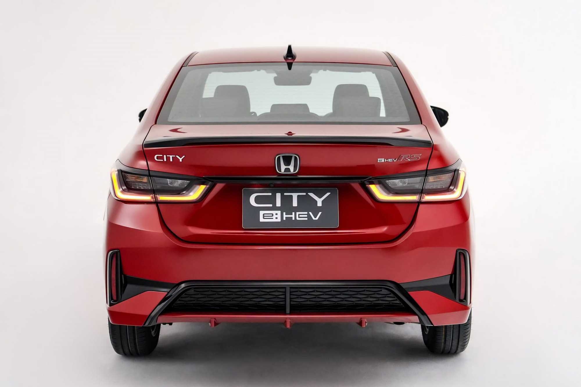 Cốp 506 lít trên cấu hình thuần xăng và 306 lít trên bản hybrid (Ảnh: Honda).