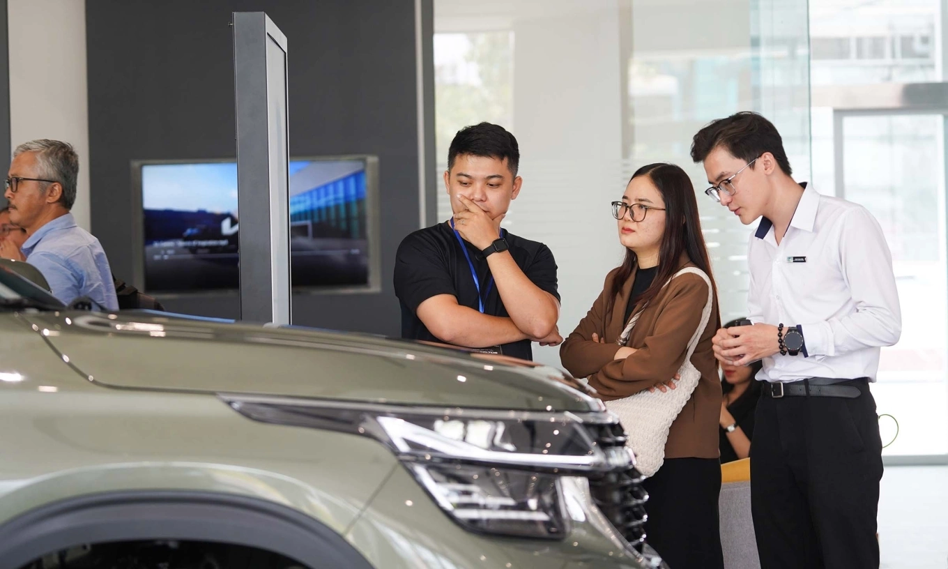 Thị trường ô tô Việt Nam đang đổi ngôi: Xe điện VinFast áp đảo, sedan dần biến mất