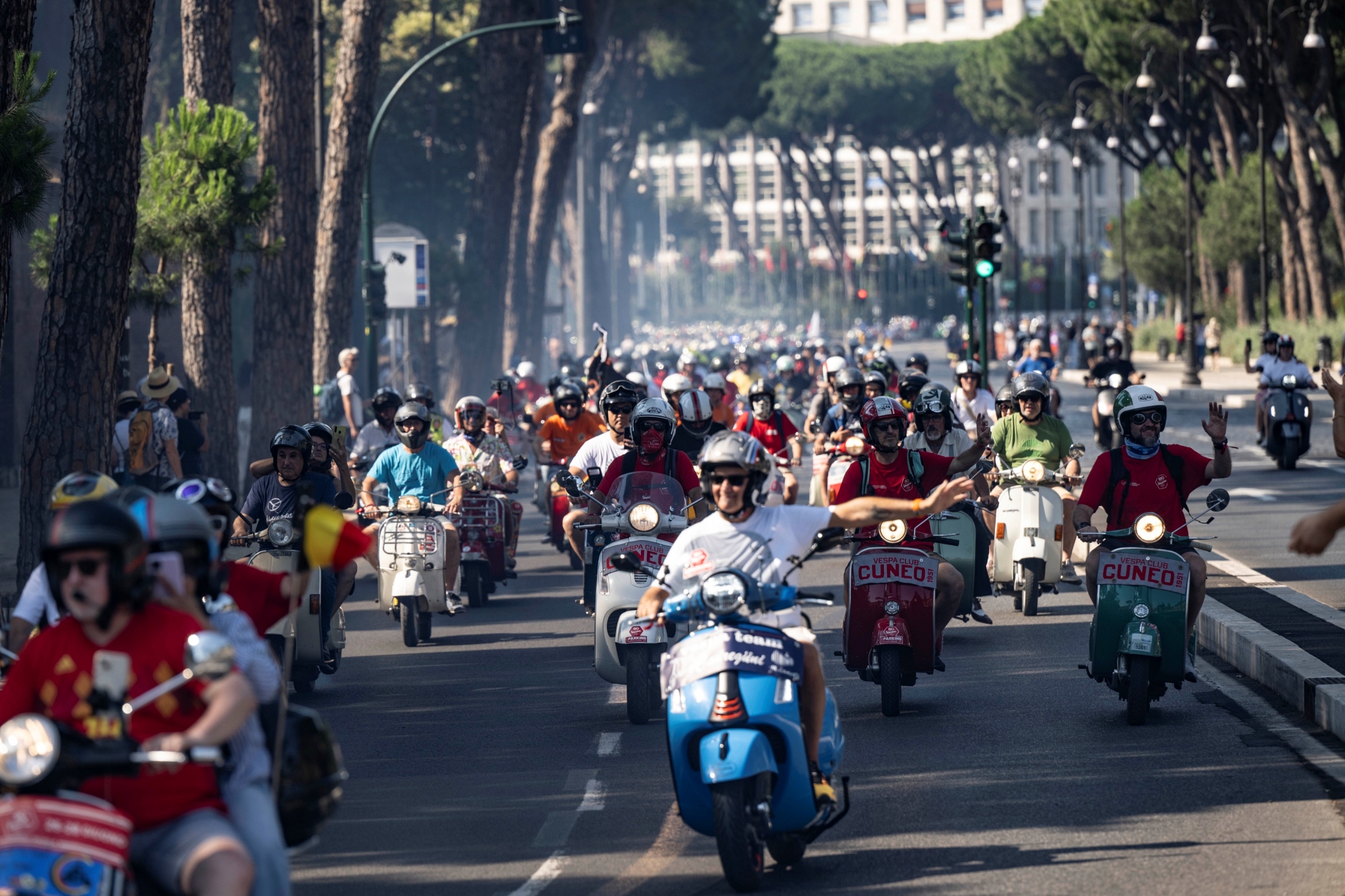 25.000 xe Vespa trên toàn thế giới tụ họp tại Roma