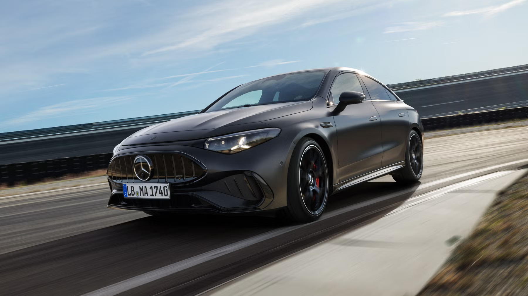 Mercedes-AMG CLA 45 trở lại với diện mạo xe điện: 670 mã lực, tăng tốc 0-100 km/h chỉ 2,7 giây nhưng không bán tại Mỹ