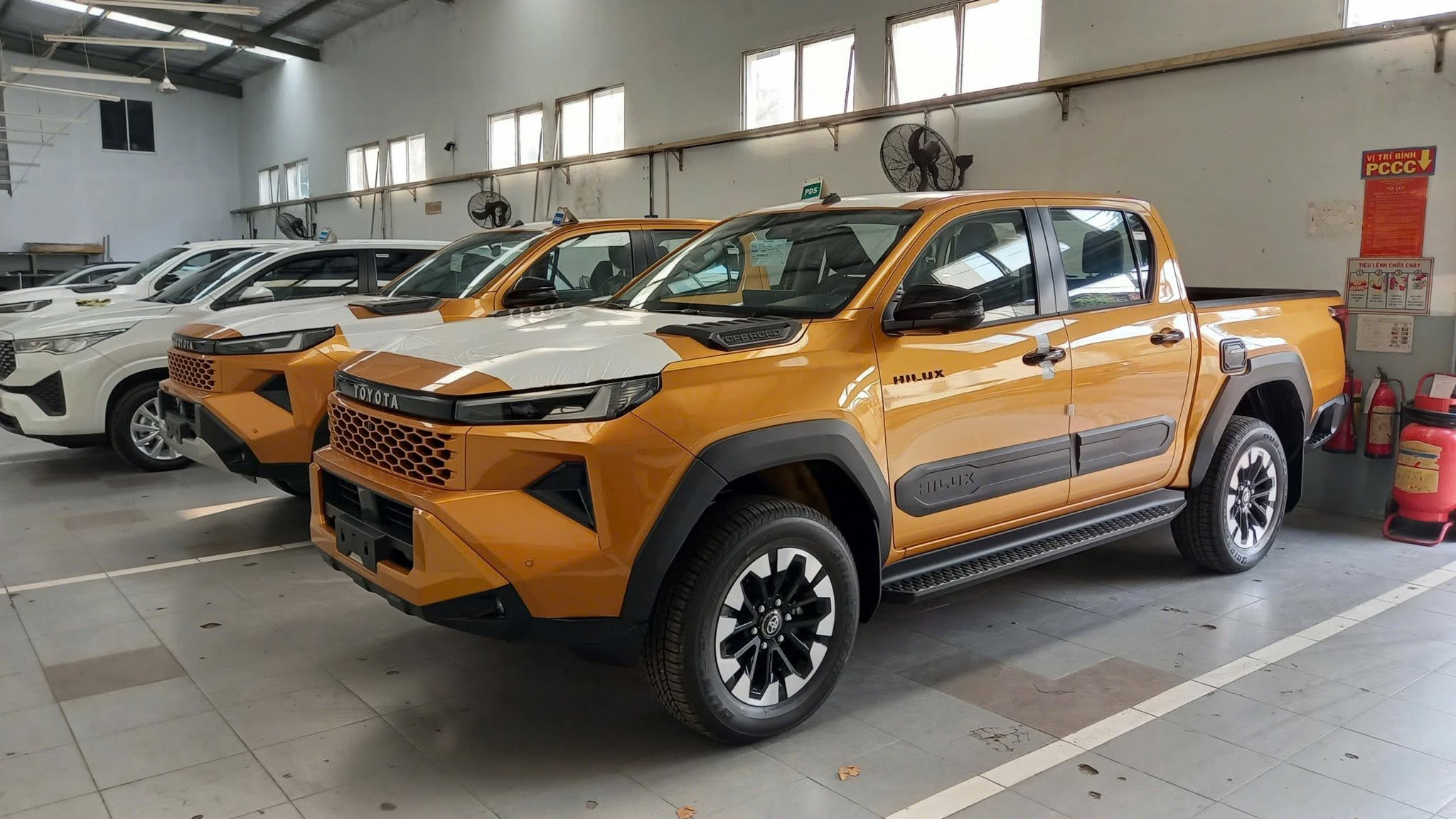 Toyota Hilux vượt Ford Ranger trong tháng 6, nhưng vẫn còn khoảng cách lớn nếu tính cả nửa đầu năm 2026