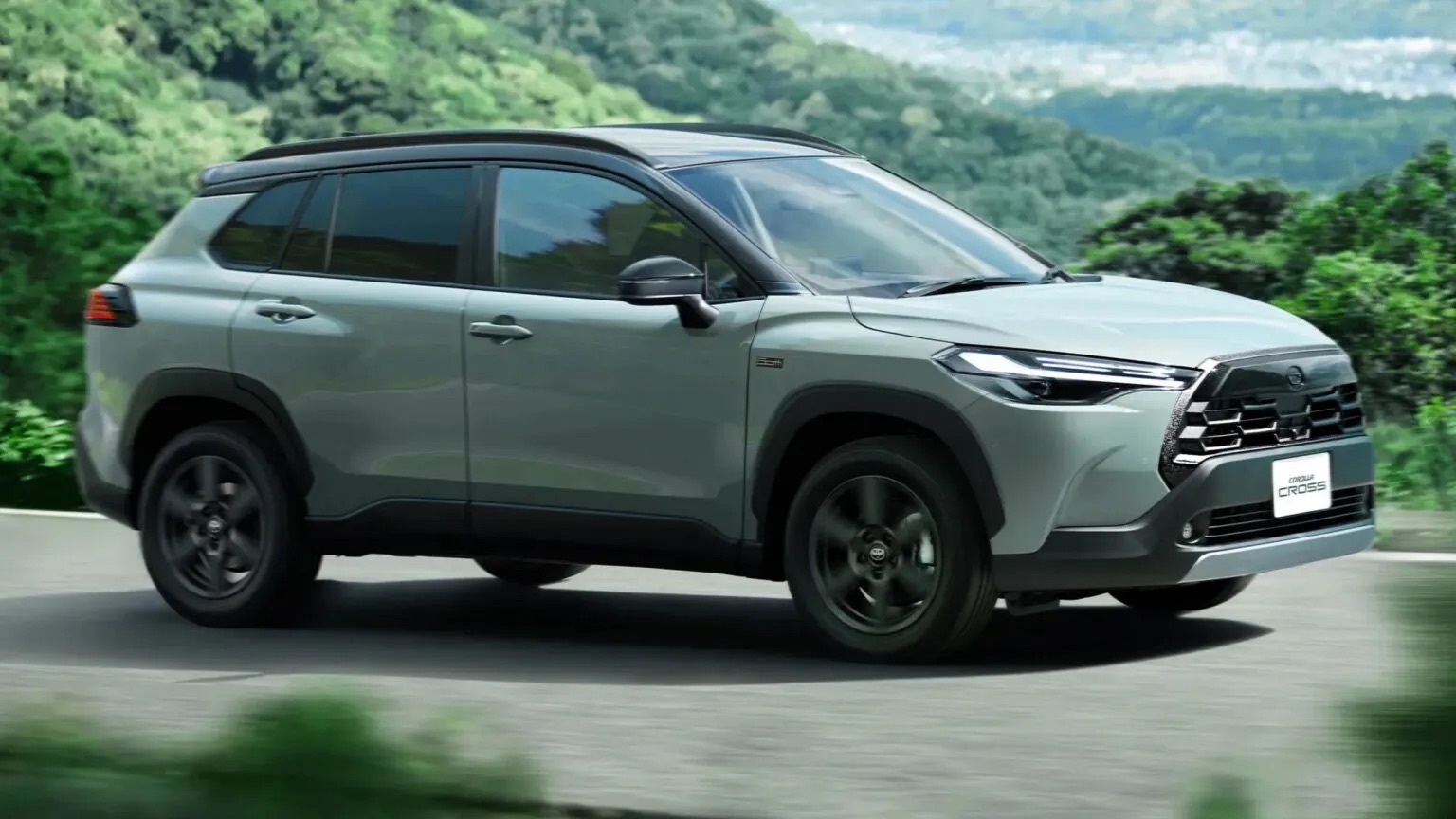 Corolla Cross tại Nhật tiếp tục sử dụng hệ truyền động hybrid. Ảnh: Toyota