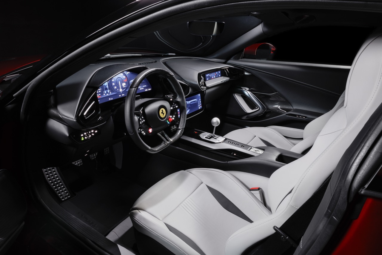 Khoang lái tập trung vào trải nghiệm điều khiển của người lái. Ảnh: Ferrari