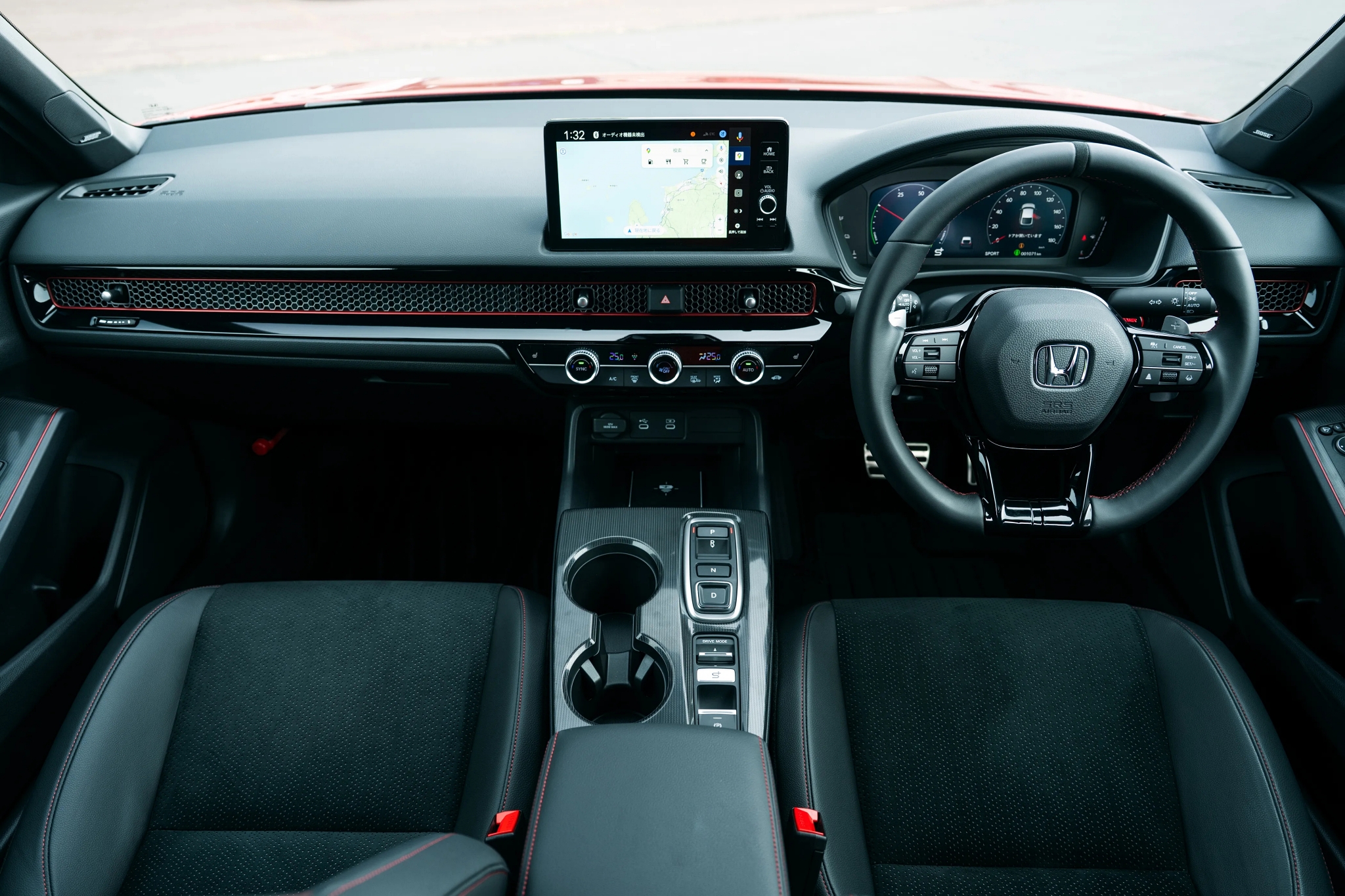 Civic Hybrid tại Nhật Bản có hệ thống chuyển số bằng nút bấm, tương tự CR-V e:HEV ở Việt Nam (Ảnh: Hiroki Kozuka).