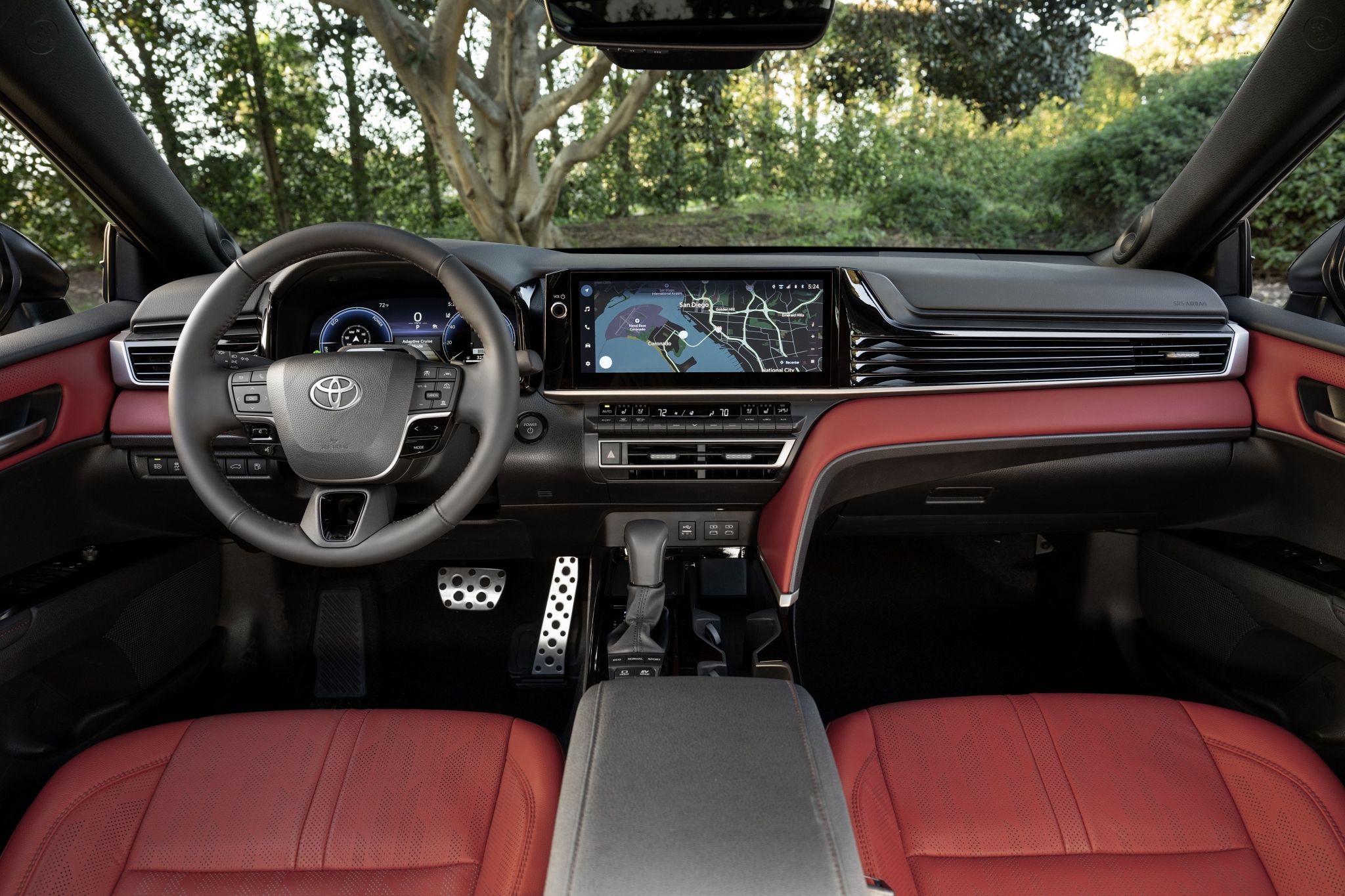 Khoang lái của Camry XSE AWD (Ảnh: Toyota).