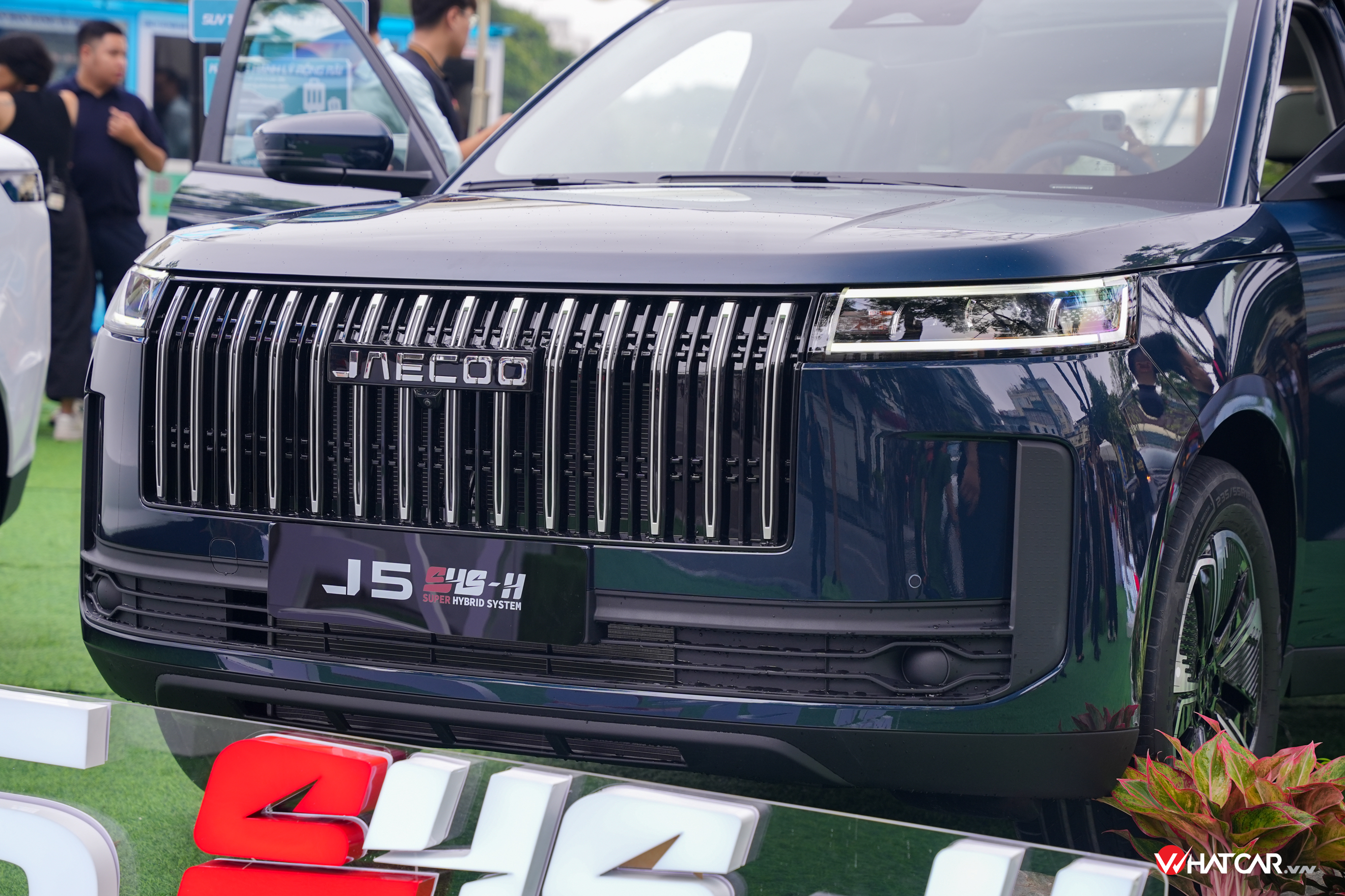 Jaecoo J5 dự kiến công bố giá bán chính thức trong tháng 8/2026. Ảnh: Whatcar