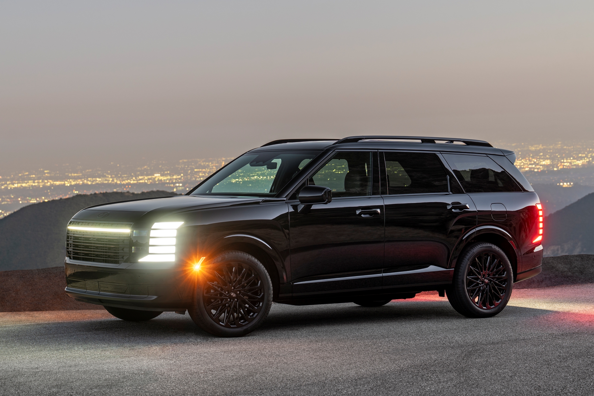 Calligraphy Black Ink trở thành phiên bản xịn nhất của Hyundai Palisade Hybrid (Ảnh: Hyundai).