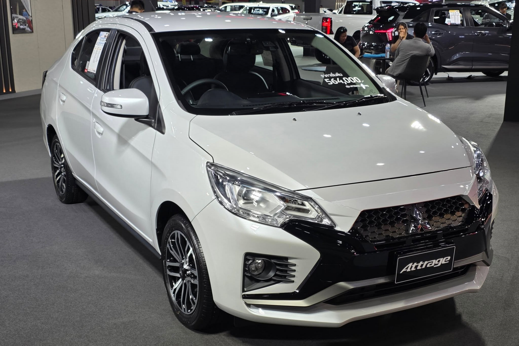 Đầu xe tạo hình chữ "X" gợi liên tưởng đến MPV Xpander đời đầu (Ảnh: Autolifethailand).
