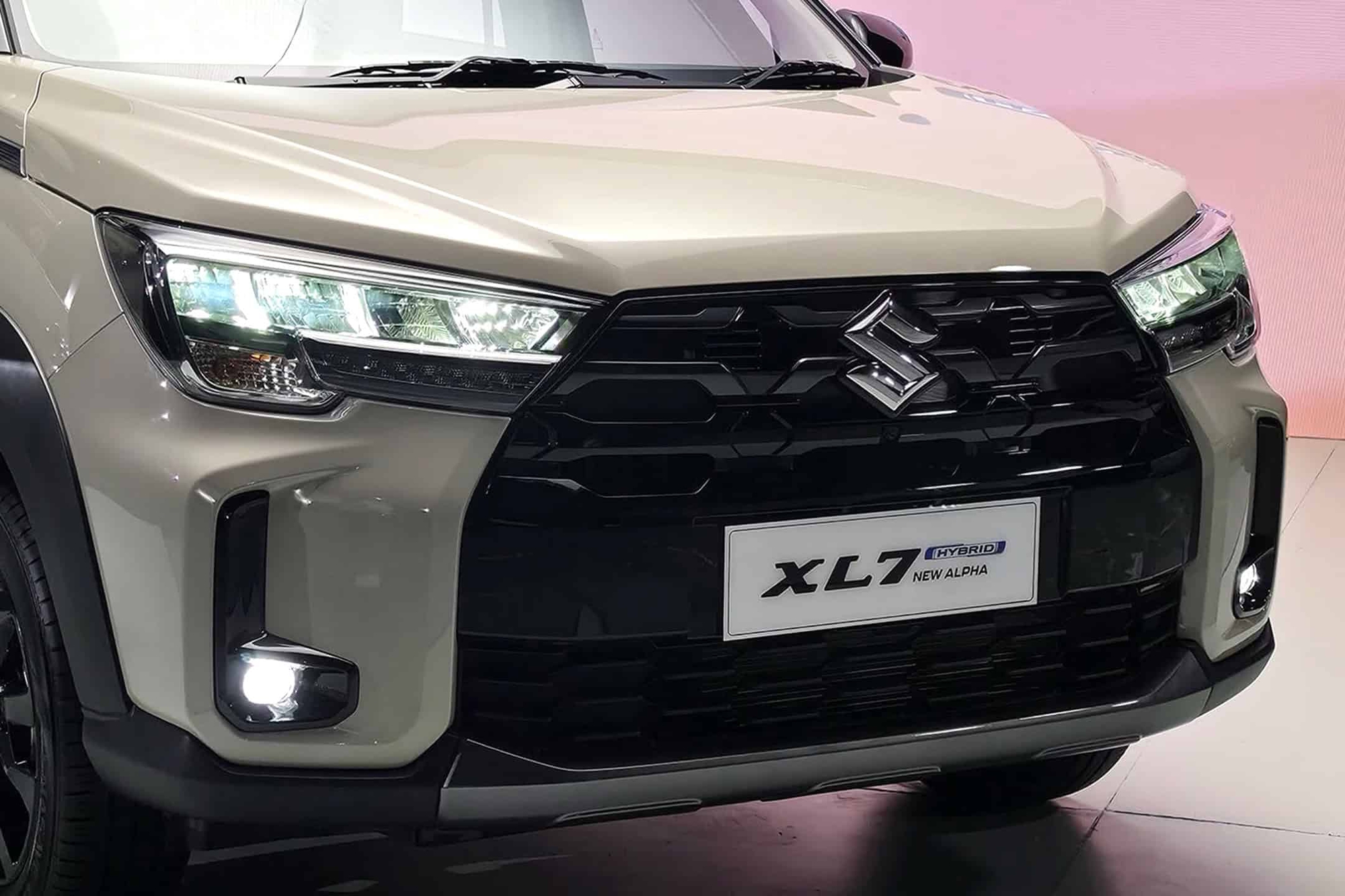 Đầu xe được thiết kế lại theo hướng hiện đại hơn. Ảnh: Kendara