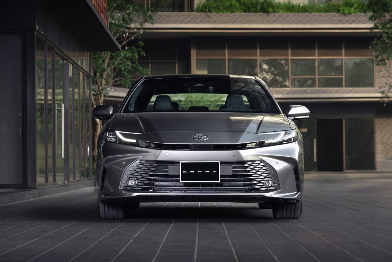 Hai phiên bản hybrid được đổi tên từ tháng 7. Ảnh: Toyota