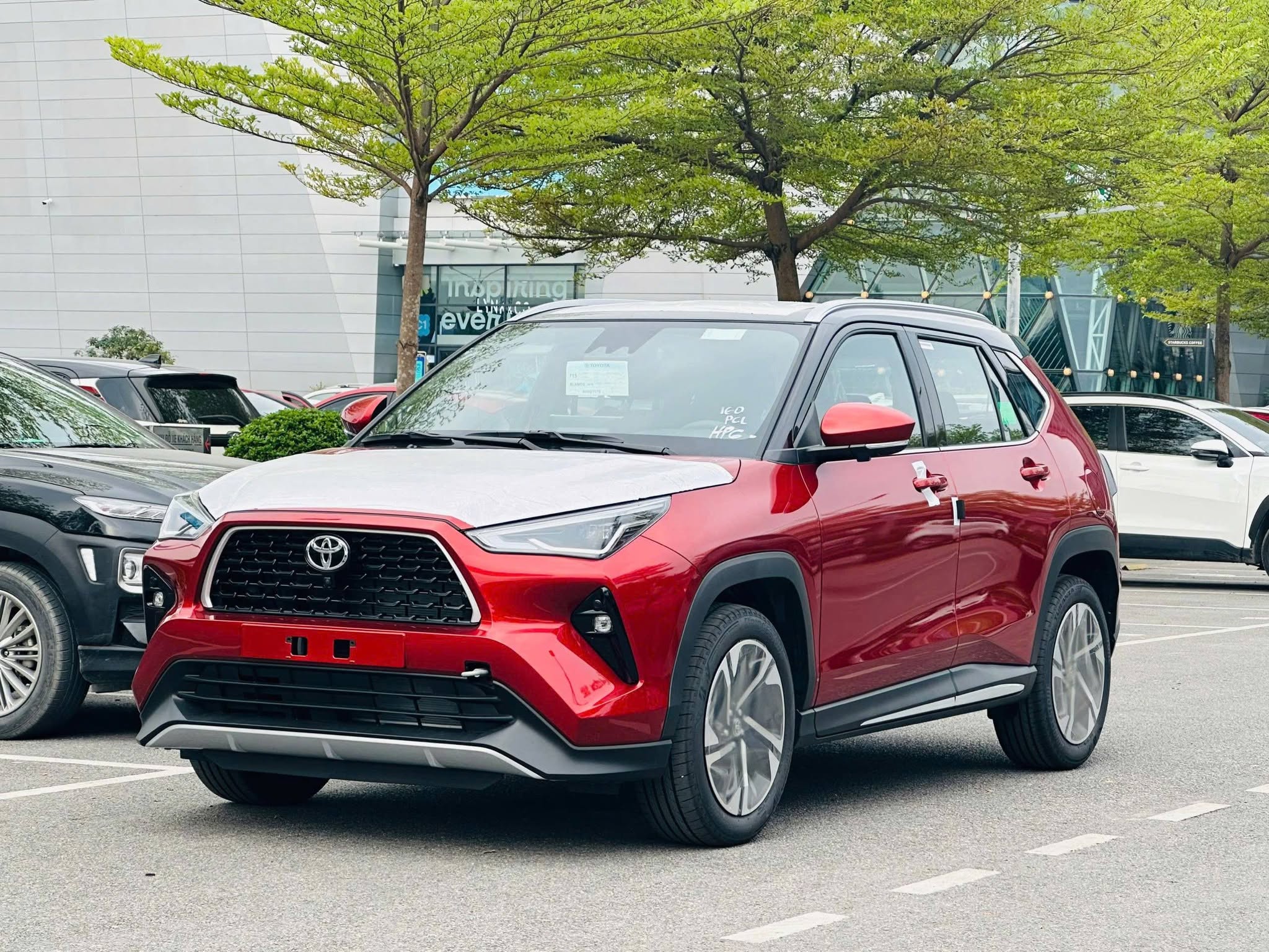 Yaris Cross đứng thứ hai với hơn 1.200 xe được bán ra. Ảnh: Đại lý