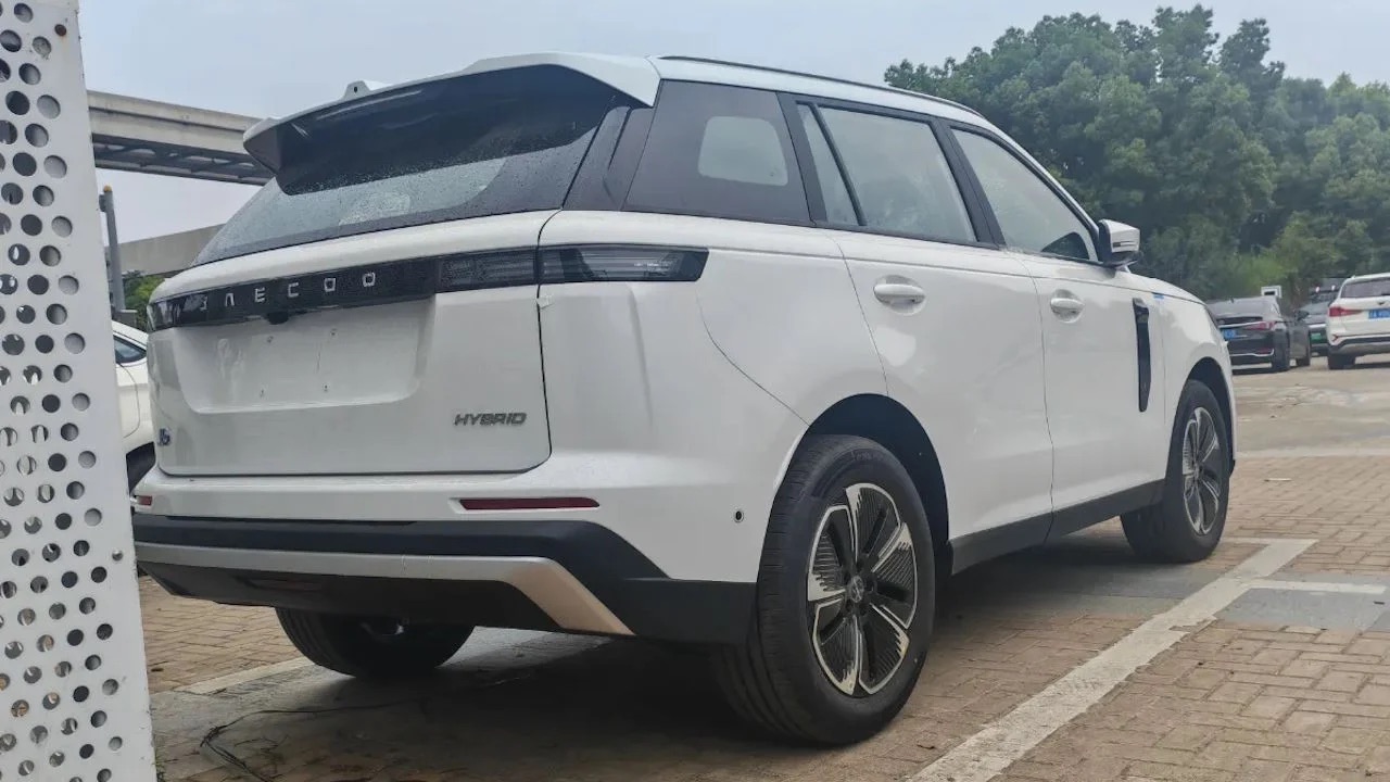 Hệ truyền động hybrid mới hứa hẹn cải thiện hiệu suất vận hành của Jaecoo J5. Ảnh: CNC