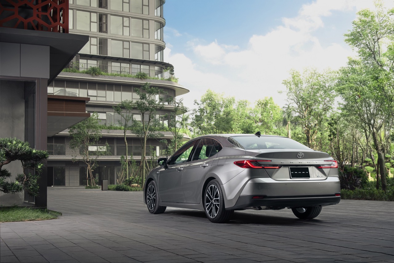Camry Hybrid giữ nguyên hệ truyền động 2.5L kết hợp mô-tơ điện. Ảnh: Toyota