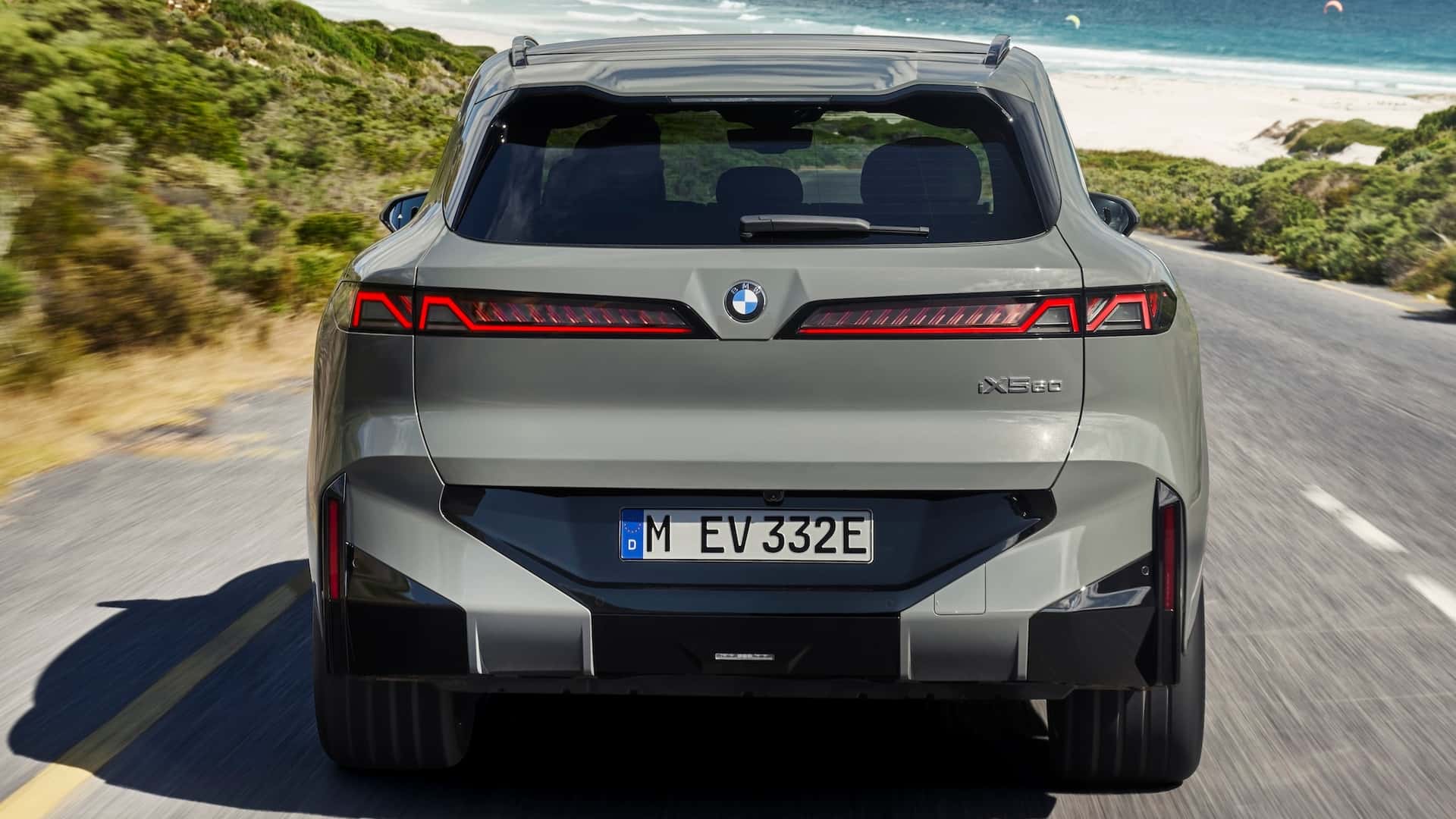 Cửa hậu hai mảnh đặc trưng đã được loại bỏ. Ảnh: BMW