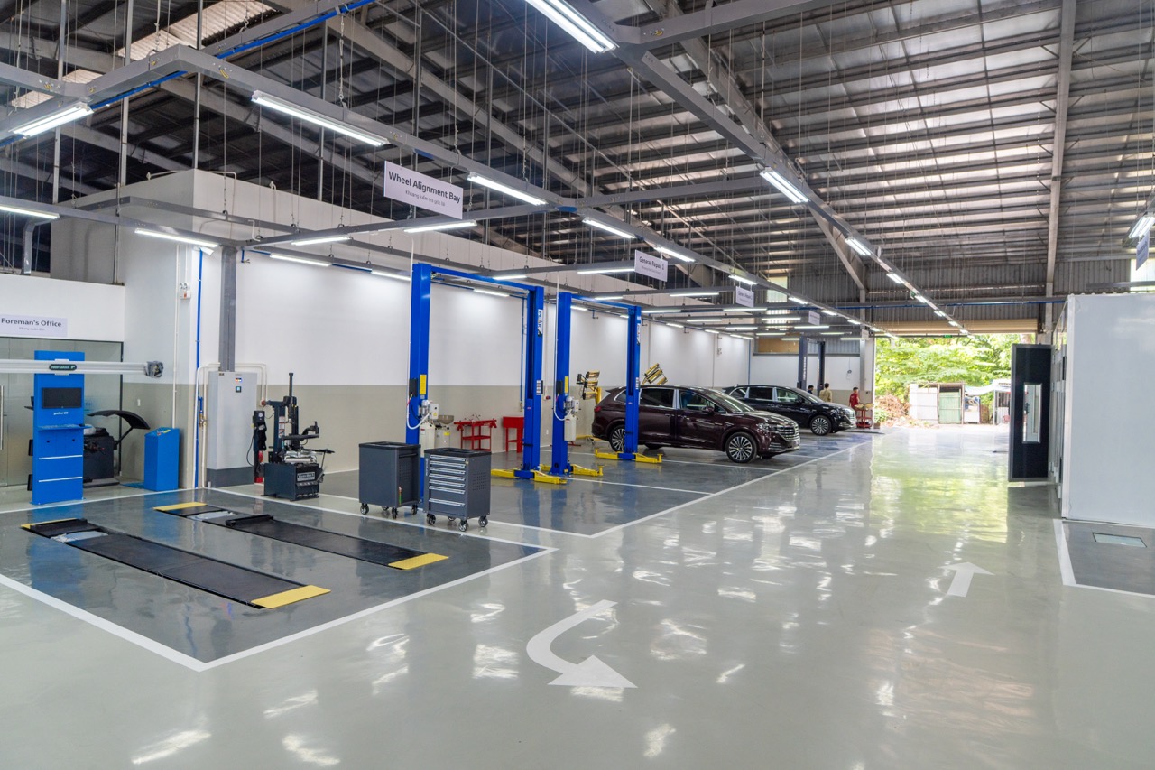 Xưởng dịch vụ được trang bị 15 khoang sửa chữa. Ảnh: Volkswagen Việt Nam