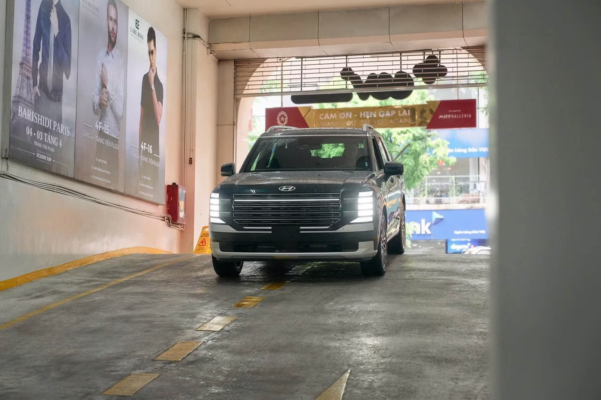 Hyundai Palisade 2026 bất ngờ lộ diện tại Hà Nội, xuất hiện bản hybrid trước thềm ngày được đồn đoán ra mắt