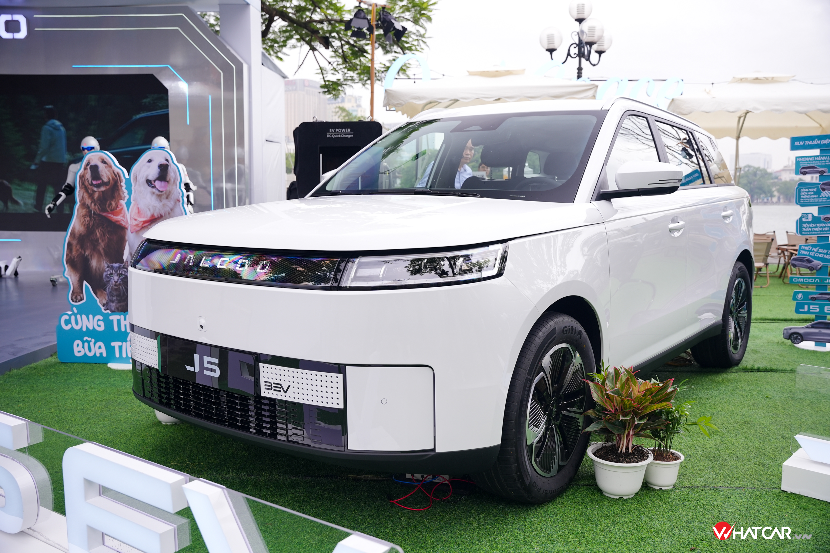 Cận cảnh Jaecoo J5 lắp ráp tại Việt Nam: Có đủ máy xăng, hybrid và thuần điện, bản cao nhất sở hữu ADAS đầy đủ