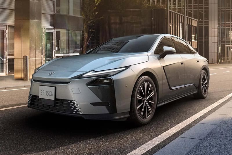 Lexus ES thế hệ mới chuẩn bị ra mắt thị trường gần Việt Nam, lần đầu có bản thuần điện, thân xe nới rộng đáng kể