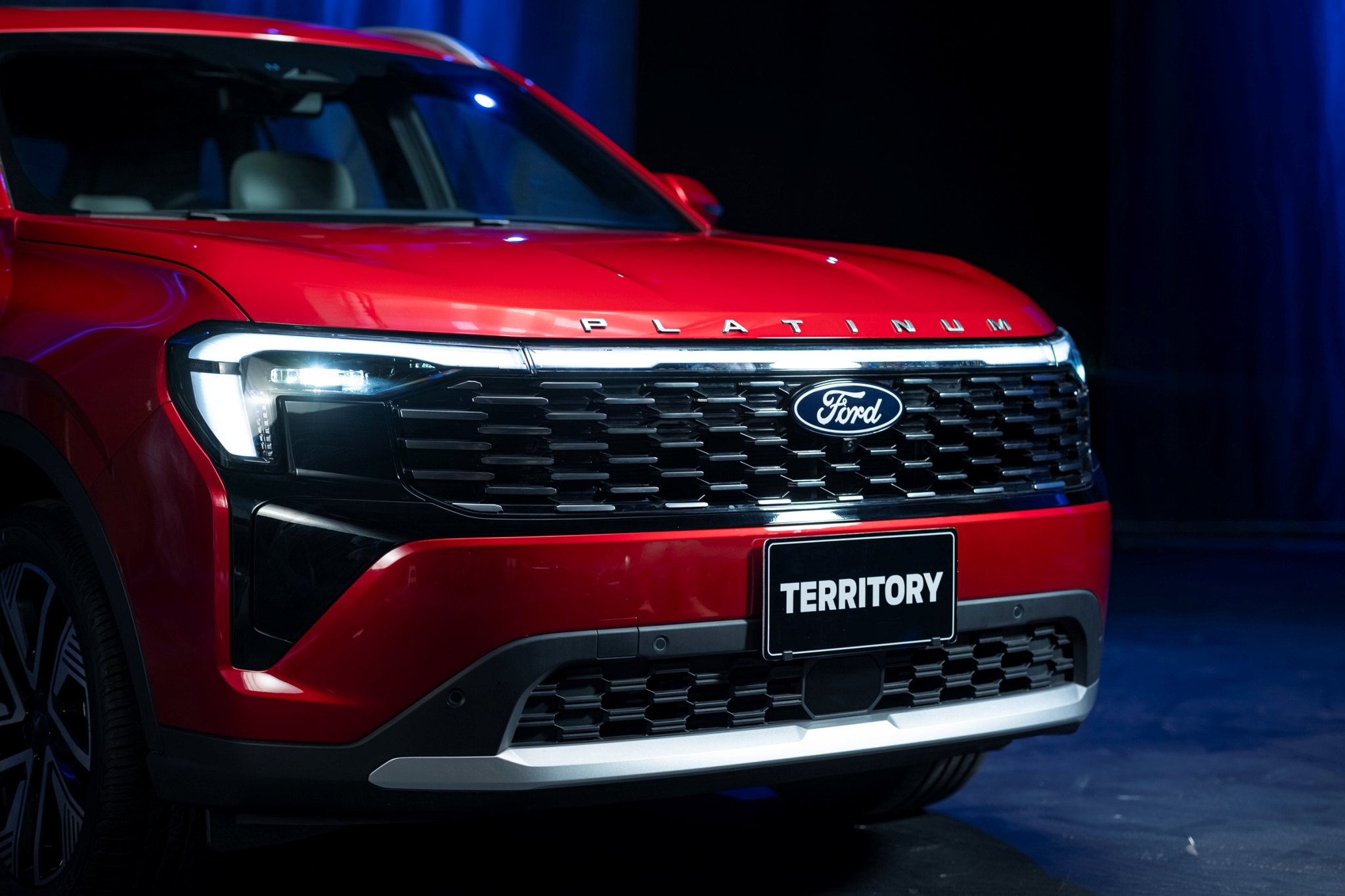 Ford Territory Platinum chốt giá 916 triệu đồng: Đắt hơn Mazda CX-8 bản "base", chưa có máy hybrid