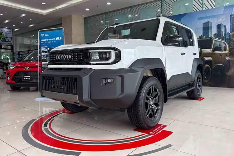 Toyota Land Cruiser FJ vừa về Việt Nam đã khan hàng, khách muốn nhận xe sớm phải chi thêm 50 triệu đồng