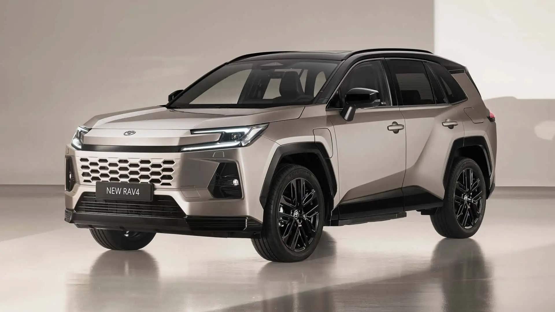 Toyota chứng kiến doanh số xe hybrid tăng mạnh, riêng xe plug-in hybrid tăng gần 190%