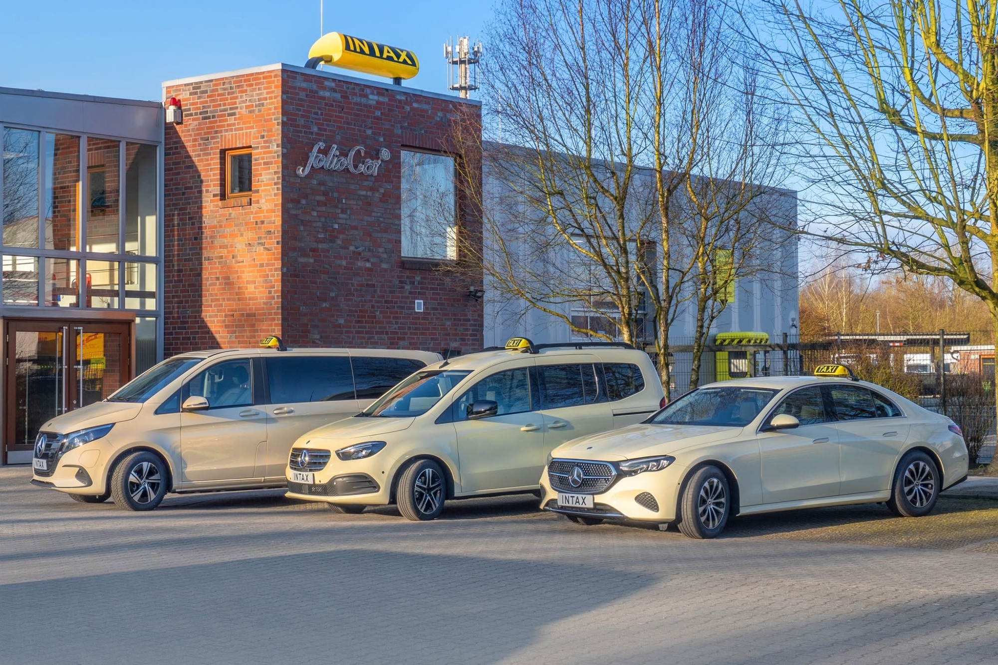 Mercedes-Benz vội vực dậy mảng taxi trước "bão" xe Trung Quốc