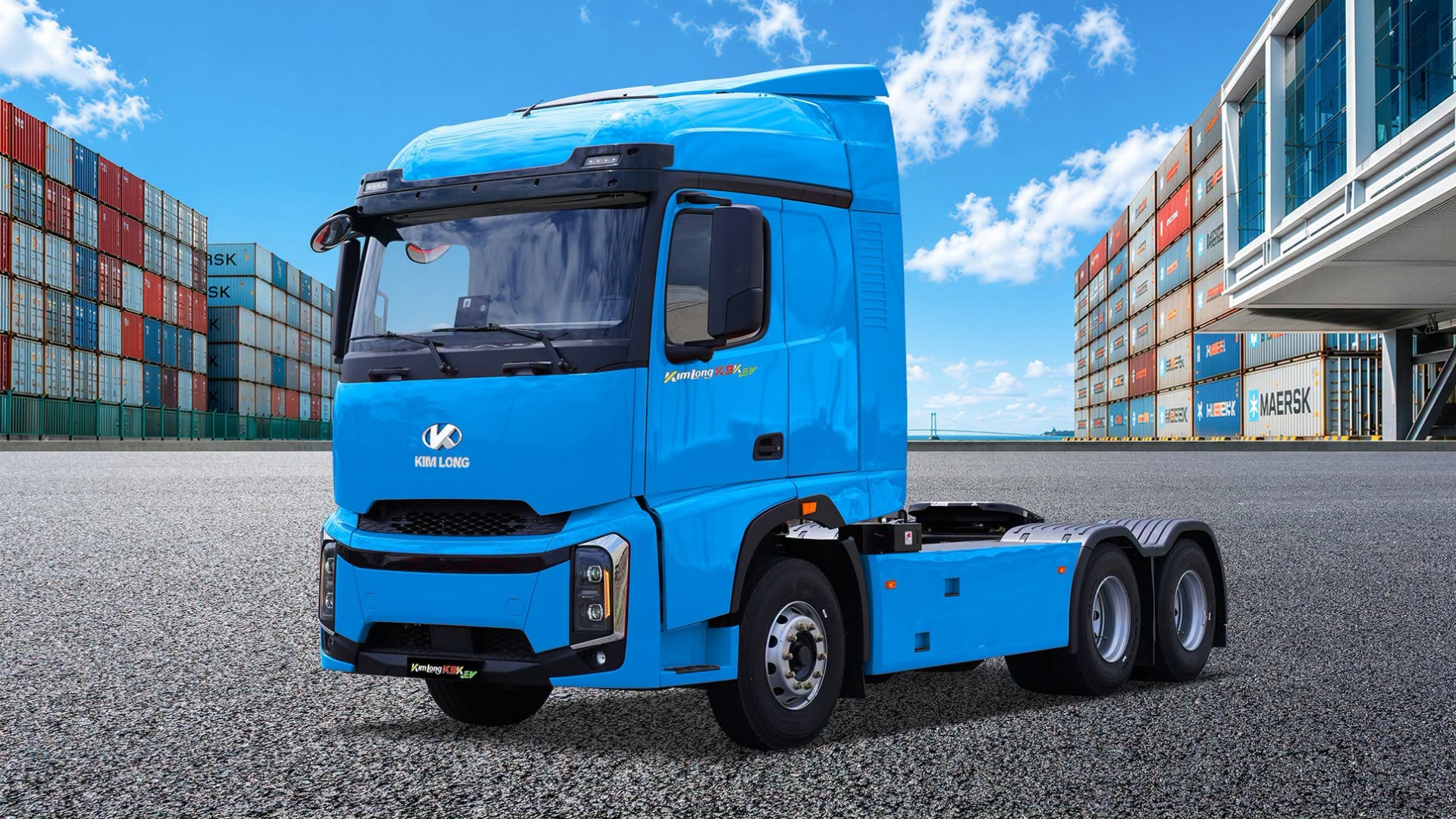 Xe đầu kéo chạy điện "thương hiệu Việt đầu tiên" đắt gần bằng Mercedes-Benz GLC 300, tặng trụ sạc 1,25 tỷ đồng khi mua 5 chiếc