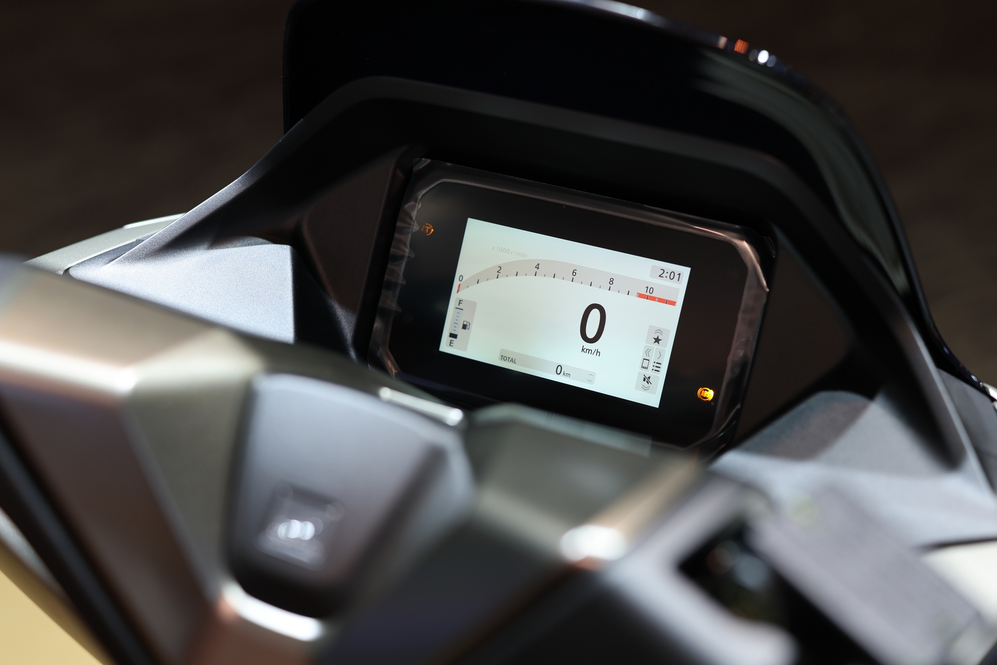Bảng đồng hồ của PCX160 RoadSync tương tự loại được sử dụng trên xe máy điện Honda UC3 (Ảnh: Honda).