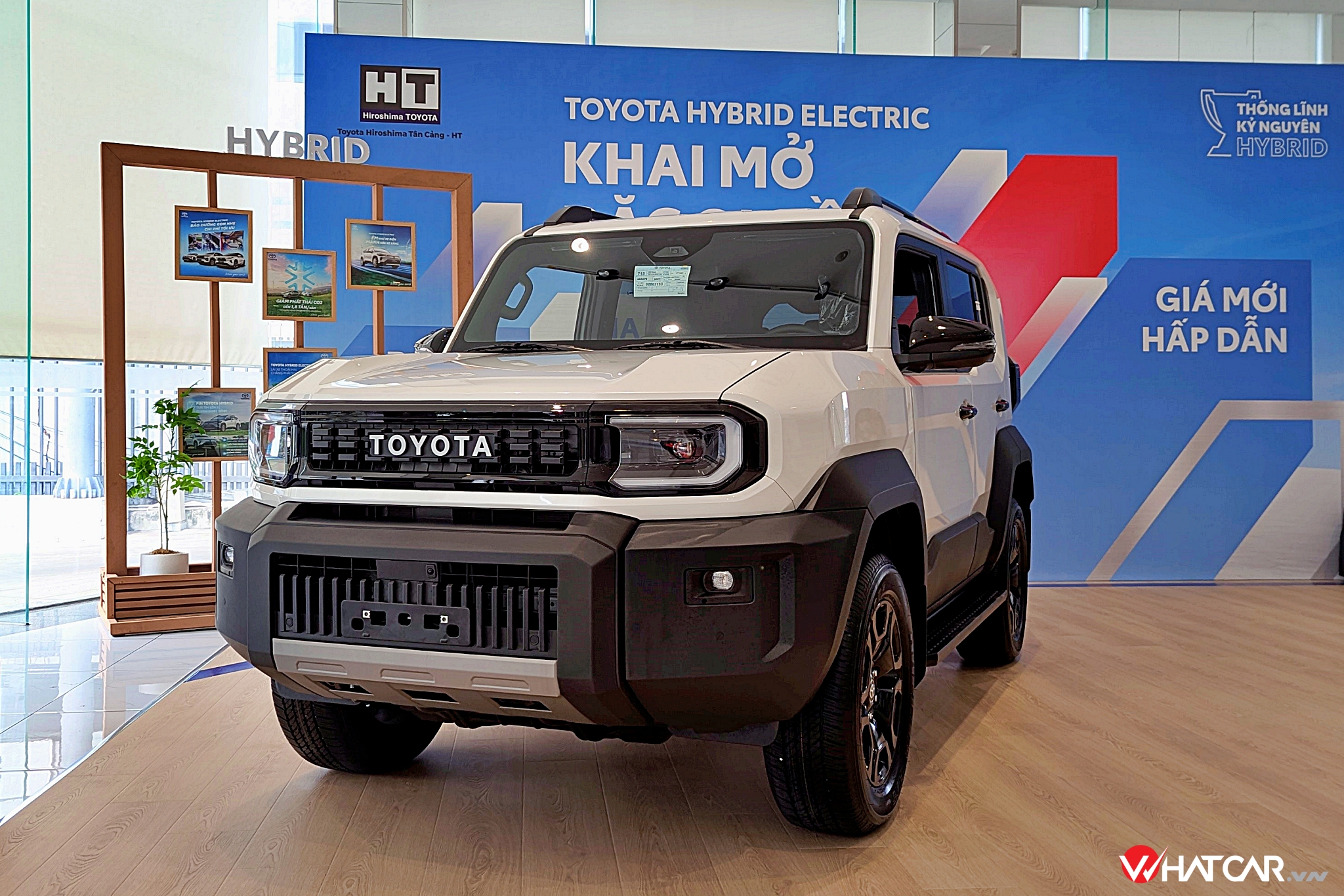 Một đại lý Toyota ở Thành phố Hồ Chí Minh cho hay lượng xe Land Cruiser FJ về nước trong đợt đầu tiên khá ít và không đồng đều giữa các showroom (Ảnh: Trung Nghĩa).