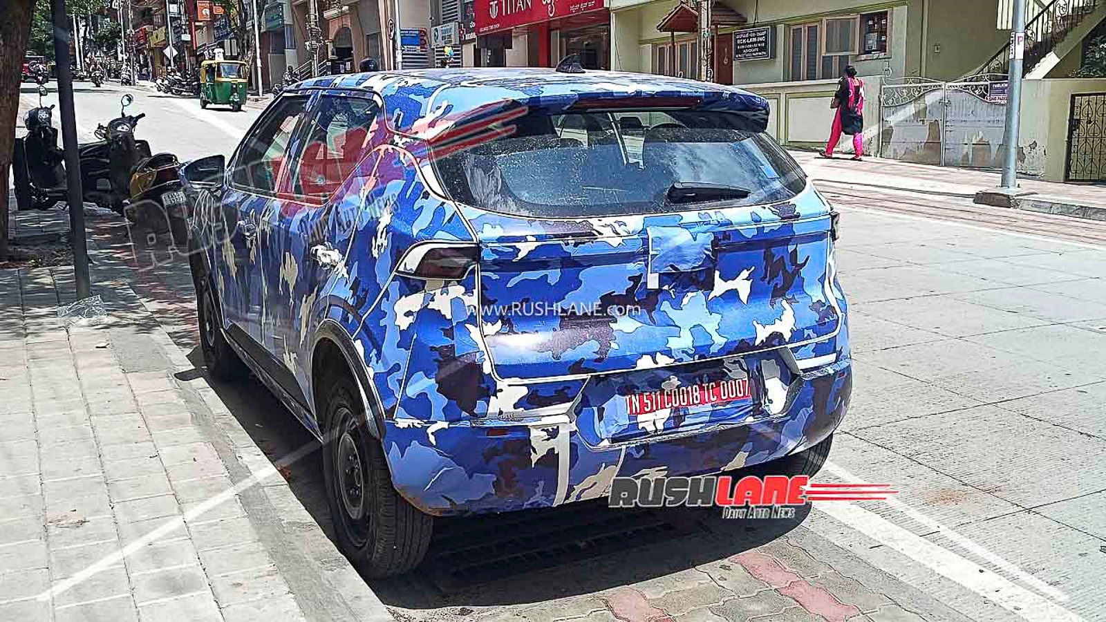 Đèn hậu đặt cao góp phần hạn chế rủi ro hư hại trong quá trình sử dụng (Ảnh: RushLane).