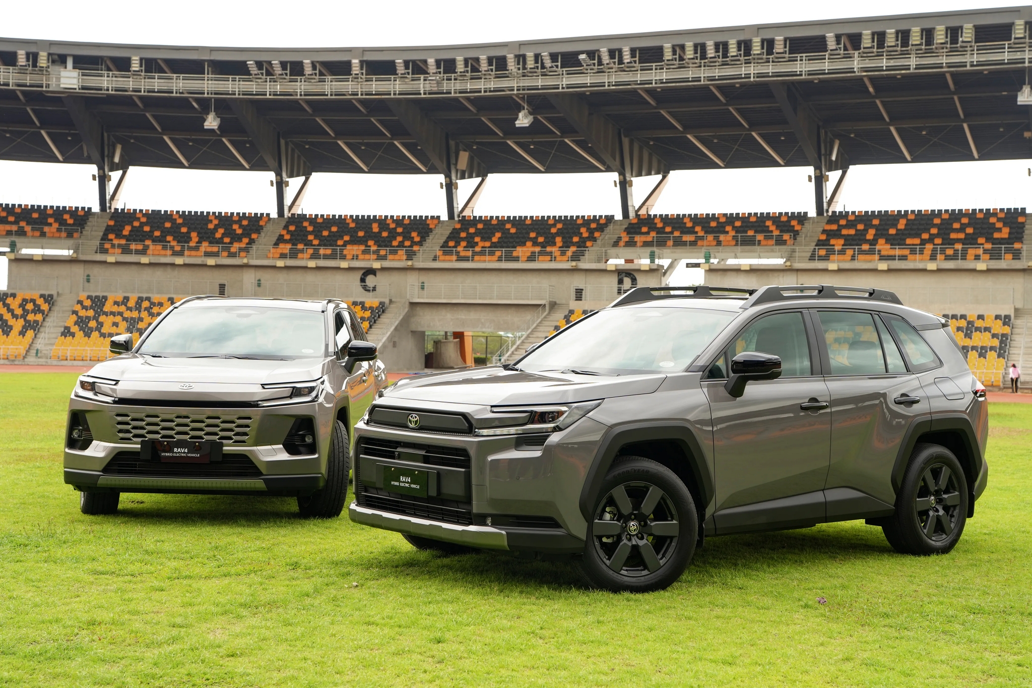 Giá khởi điểm của Toyota RAV4 Hybrid đã tăng lên 2,227 triệu Peso Philippines (khoảng 949 triệu đồng) trong tháng này (Ảnh: TMP).