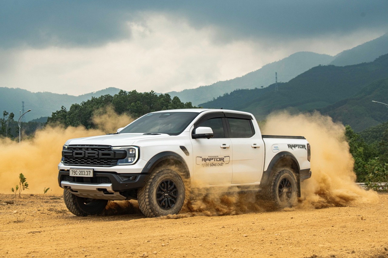 Ford Việt Nam triển khai ưu đãi tháng 8: Bảo hành 5 năm, hỗ trợ lãi suất 0%, Ranger XLS có giá từ 707 triệu đồng