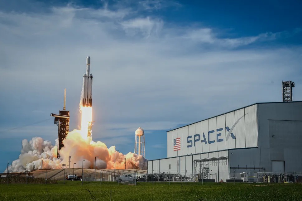 Vingroup ký hợp đồng với SpaceX, dự kiến đưa vệ tinh do Việt Nam phát triển lên quỹ đạo năm 2027
