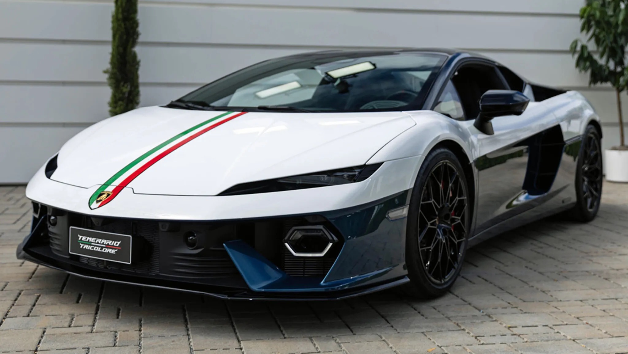 Lamborghini Temerario Tricolore tái xuất sau 15 năm, V8 hybrid 920 mã lực mang màu cờ Italy