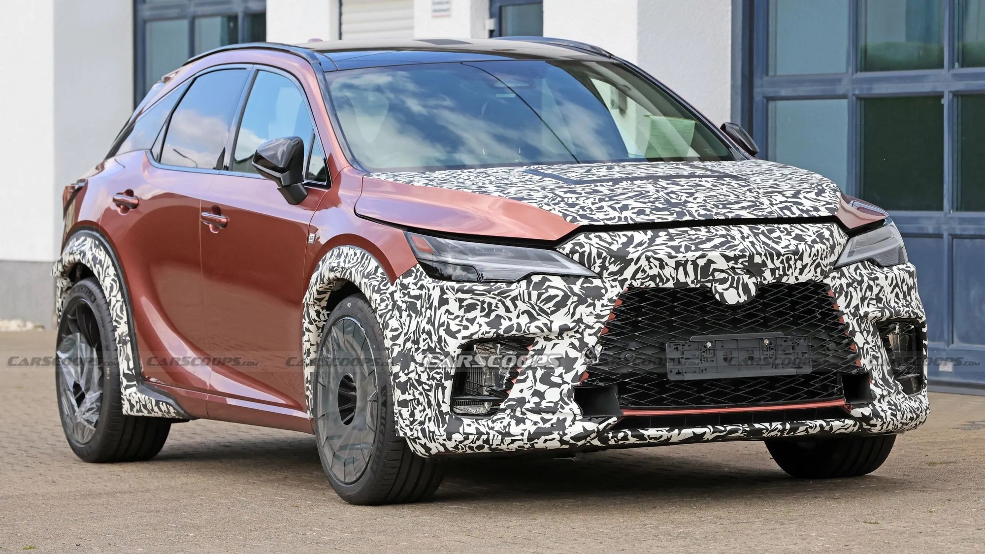 Lexus RX Morizo RR bất ngờ lộ diện, có thể sở hữu sức mạnh gần 600 mã lực