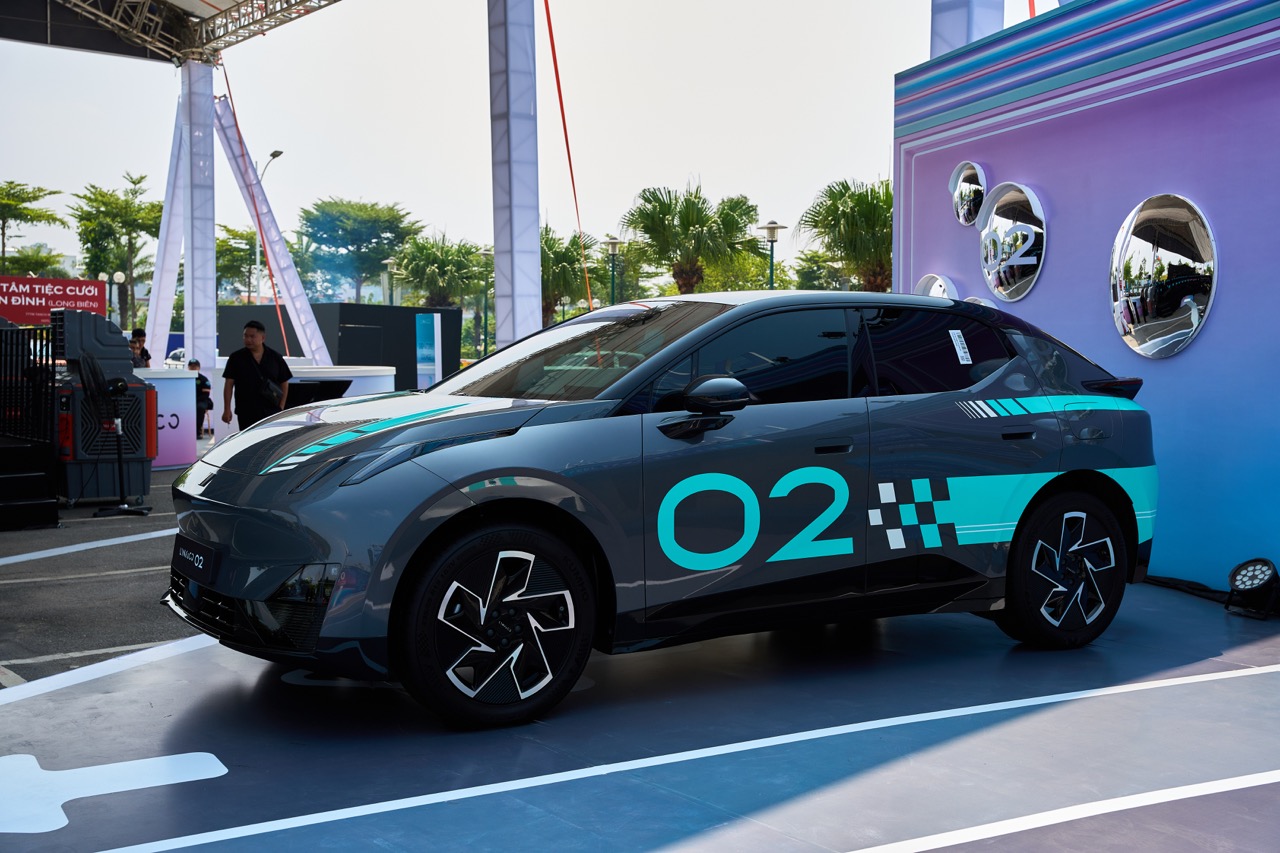 Lynk & Co 02 ra mắt Việt Nam, giá từ 818 triệu đồng, chạy 435 km/lần sạc