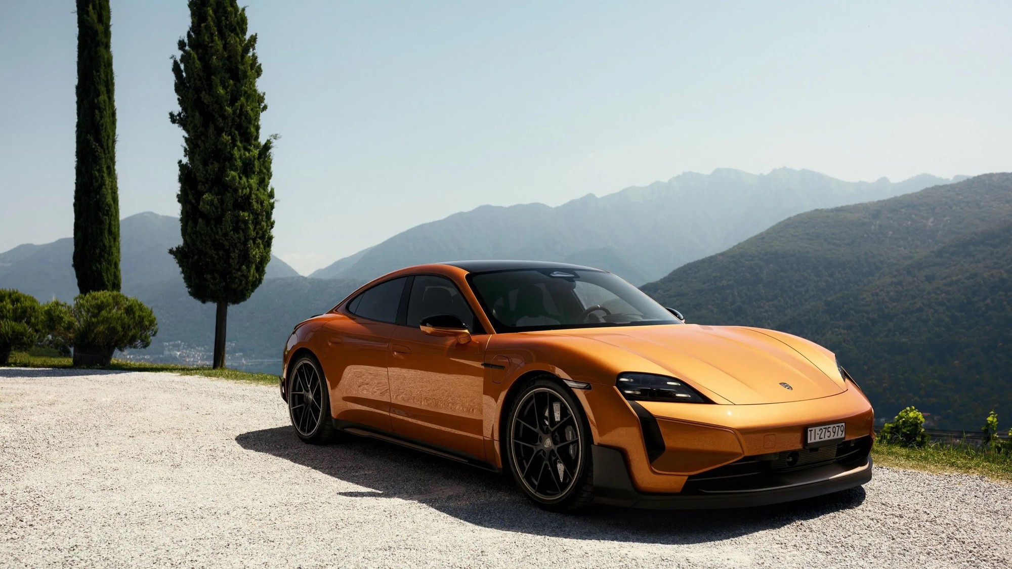 Porsche Taycan chưa bị khai tử, nhưng đã đứng trước ngã rẽ khó đoán