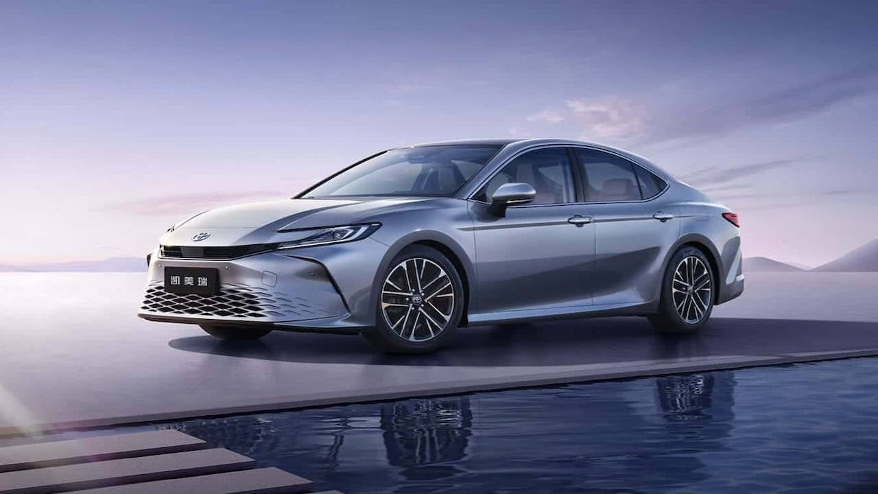 Toyota Camry 2027 đổi chiến lược: Màn hình 15,6 inch, ghế massage, âm thanh 14 loa