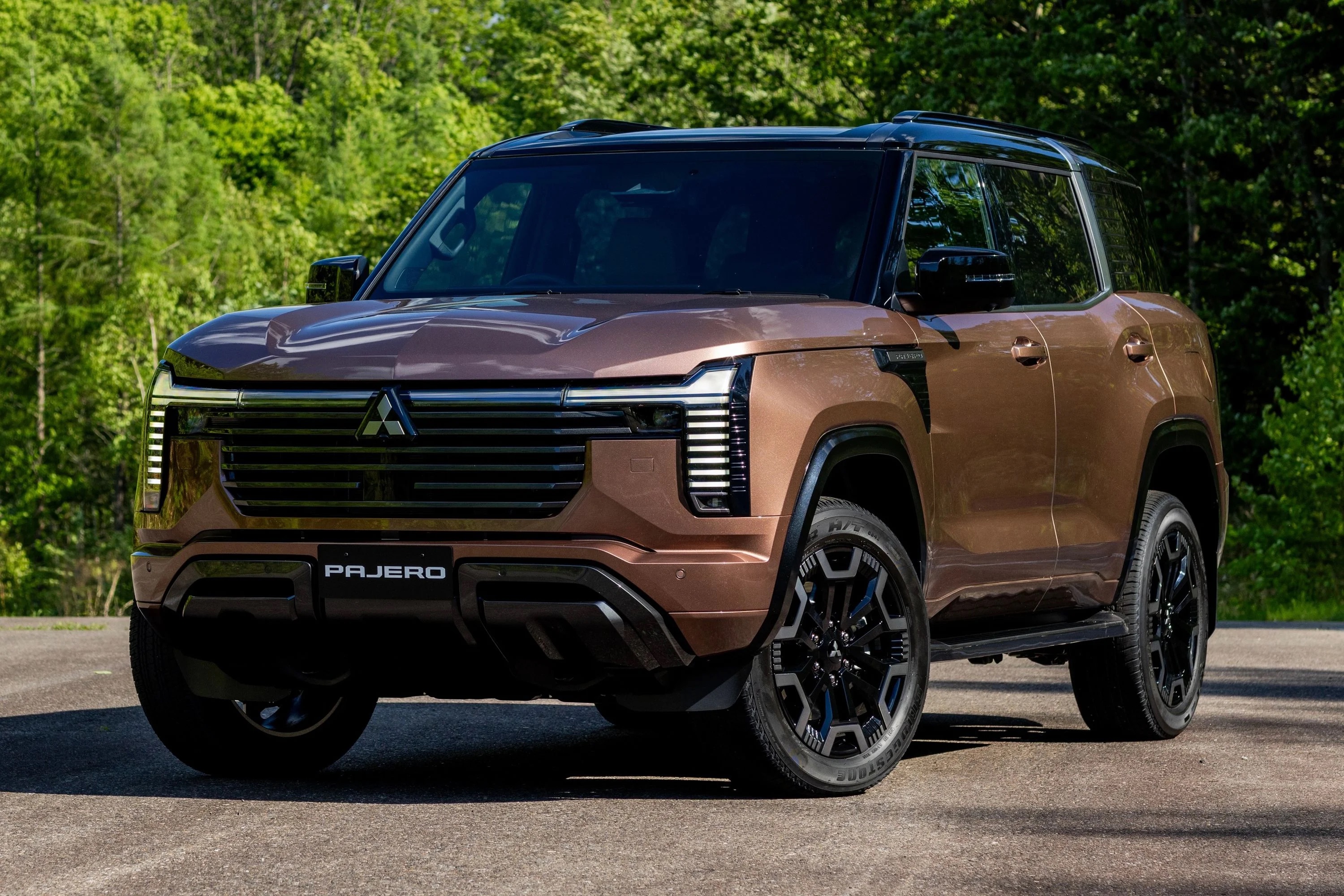 Mitsubishi ra mắt Pajero thế hệ mới, dùng máy dầu 2.4L và khung gầm dạng thang