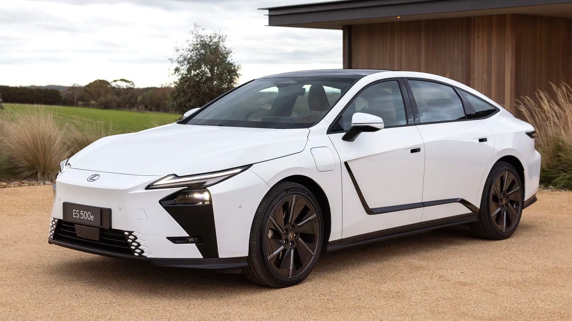 Lexus chơi lớn tại Trung Quốc: Dùng công nghệ Tesla, xây nhà máy riêng để đấu xe điện nội địa